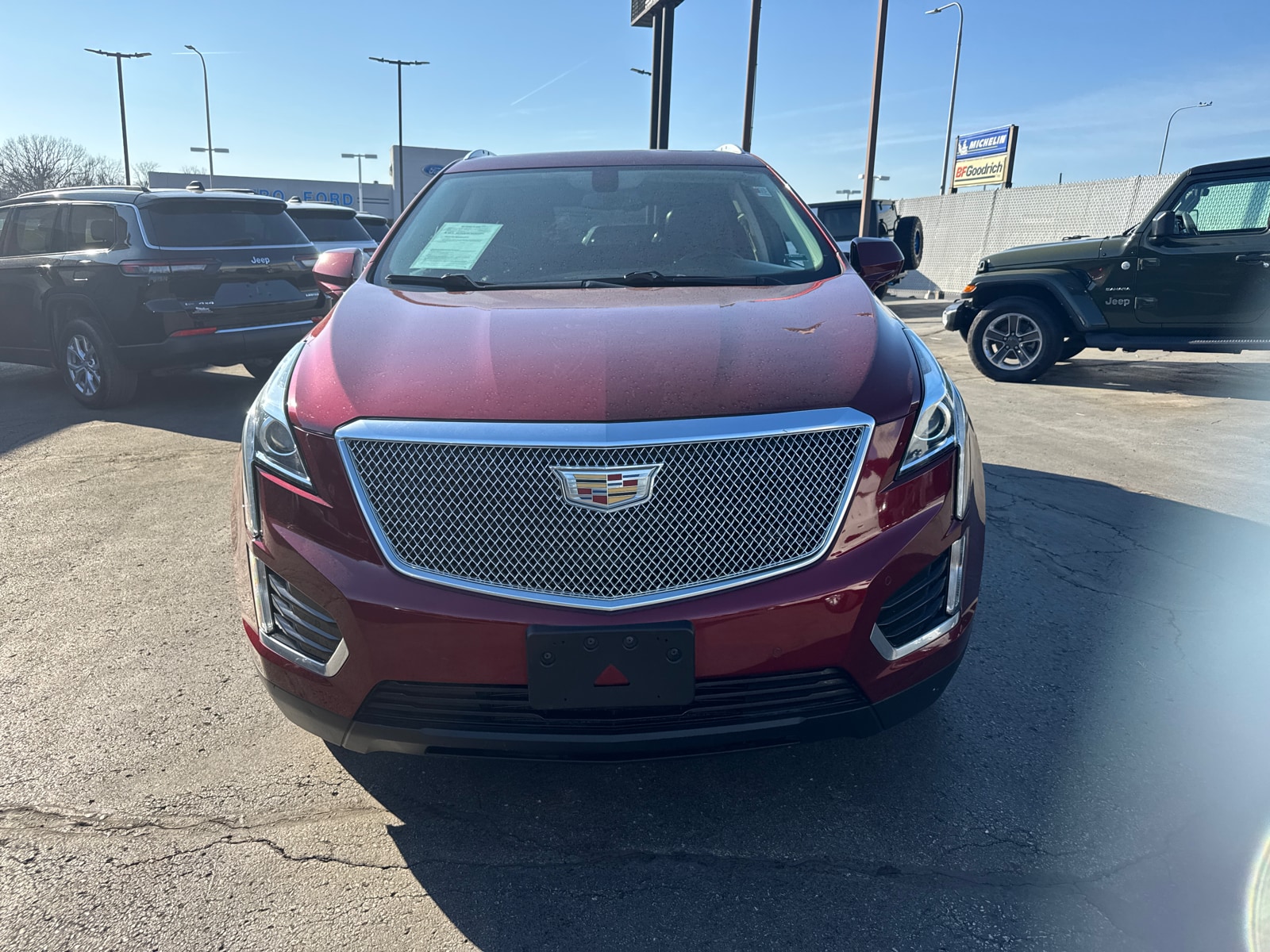 Used 2018 Cadillac XT5 Luxury with VIN 1GYKNCRS1JZ111566 for sale in Kansas City