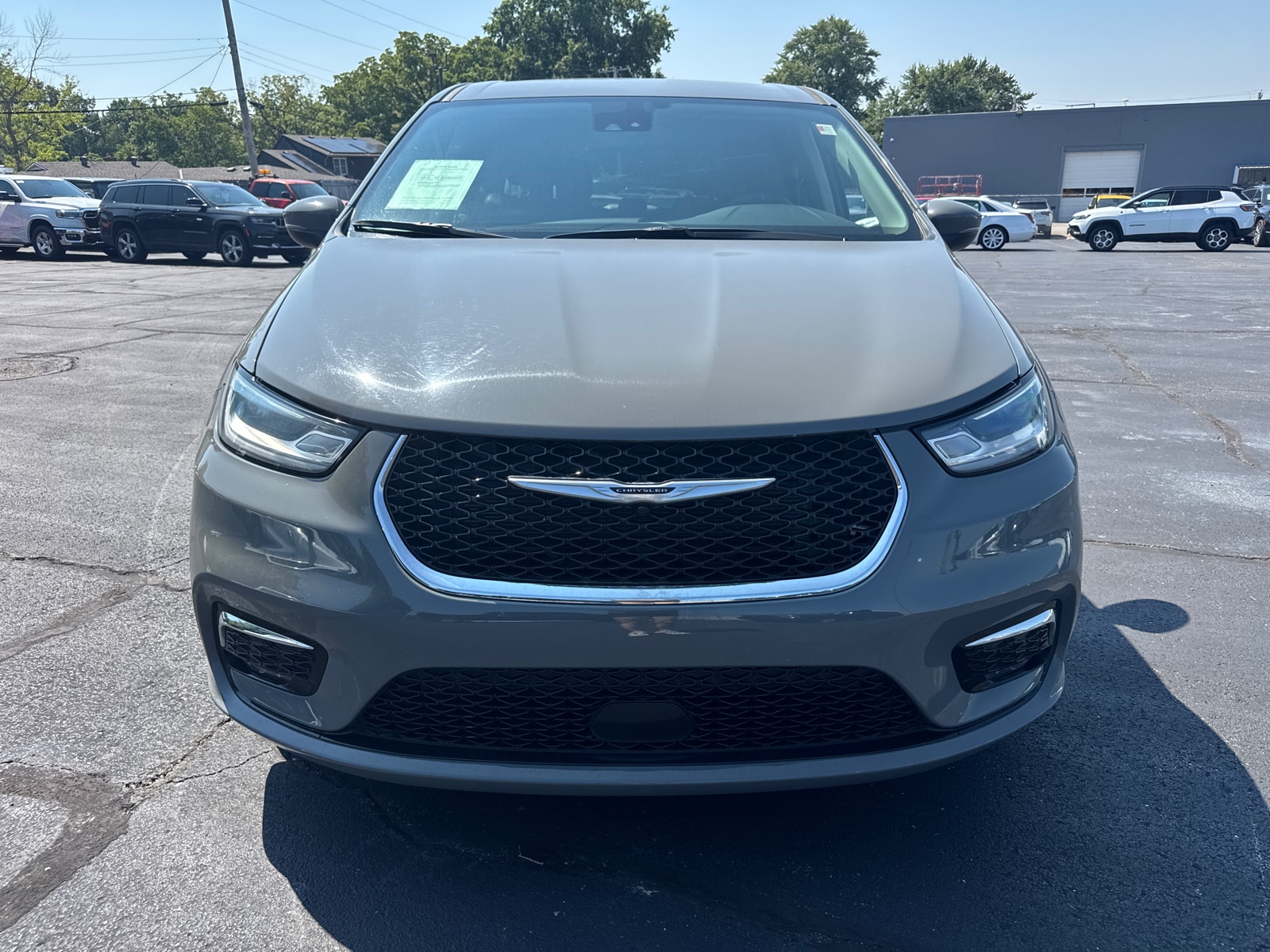 Used 2023 Chrysler Pacifica Touring L with VIN 2C4RC1BG1PR581300 for sale in Kansas City