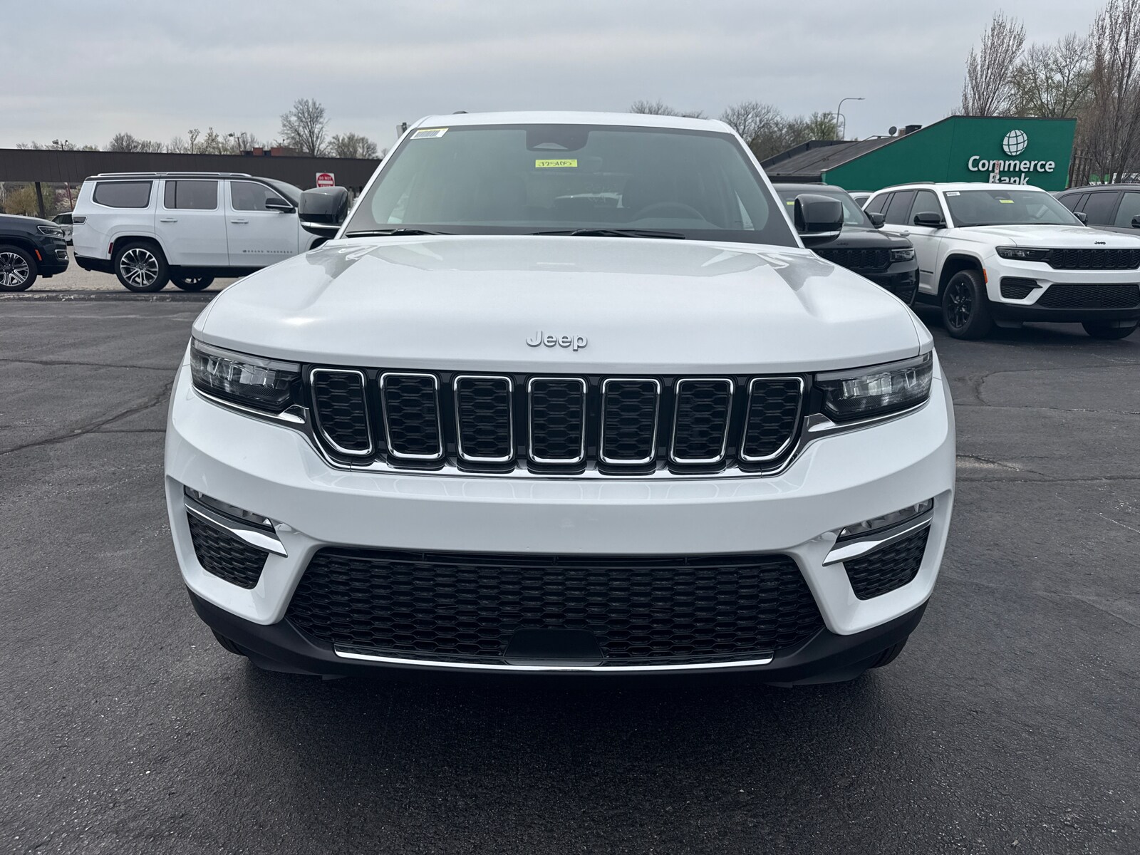 2025 Jeep Grand Cherokee Limited photo 2