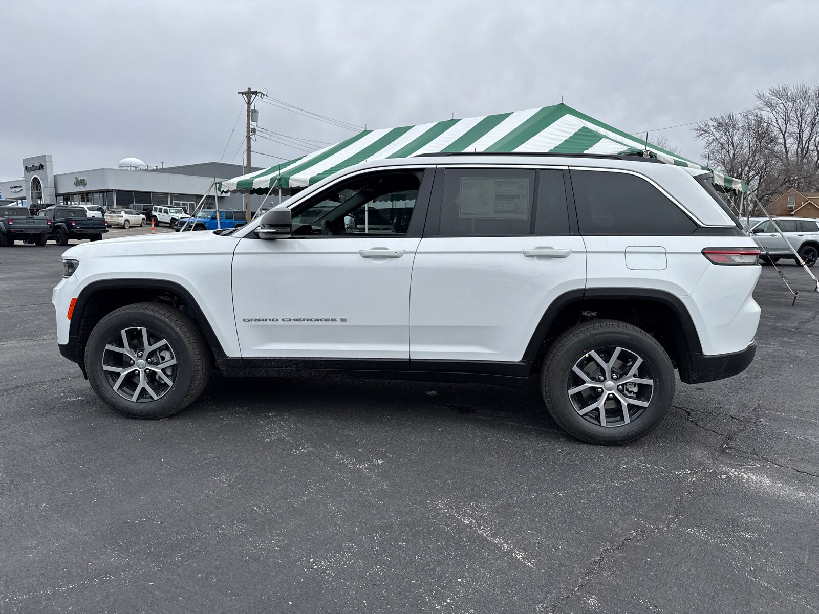 2025 Jeep Grand Cherokee Limited photo 3