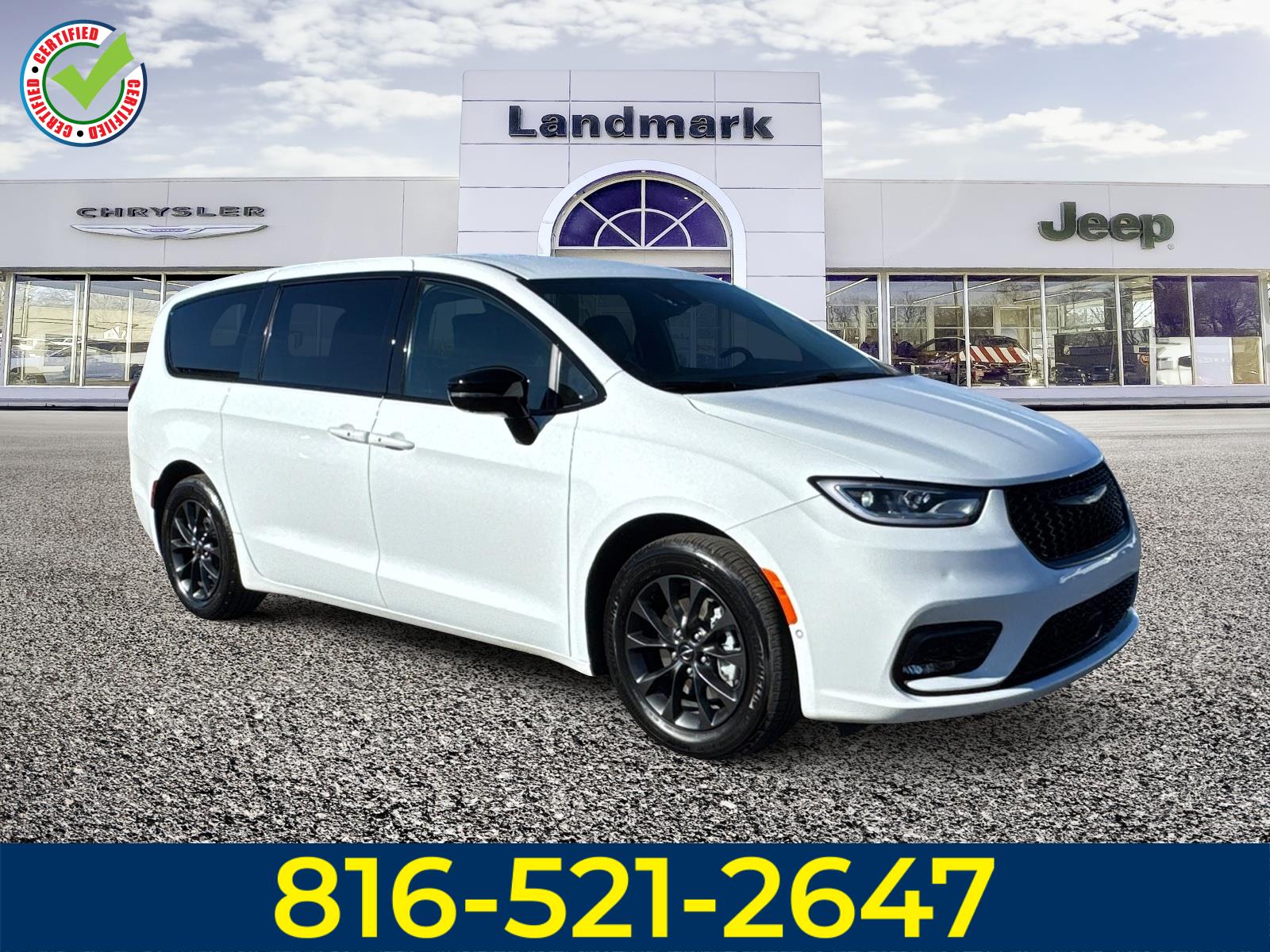 2024 Chrysler Pacifica PHEV Select's photo