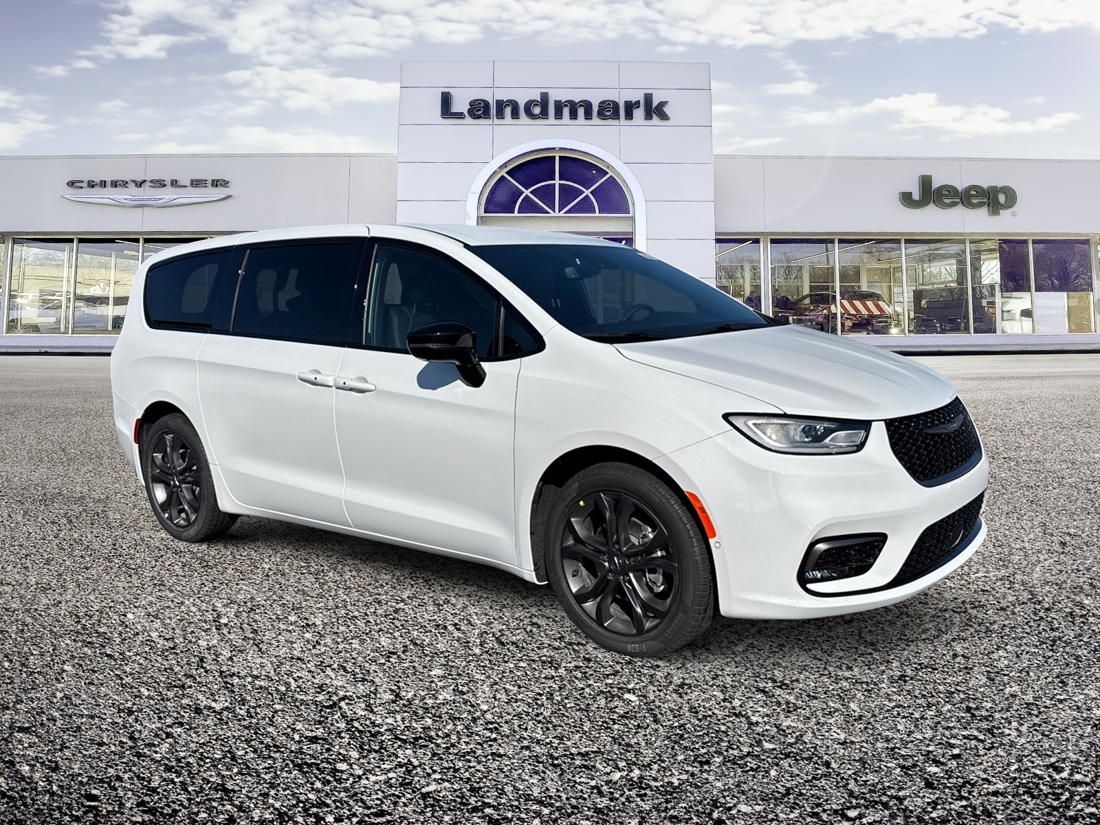 2026 Chrysler Pacifica Select's photo