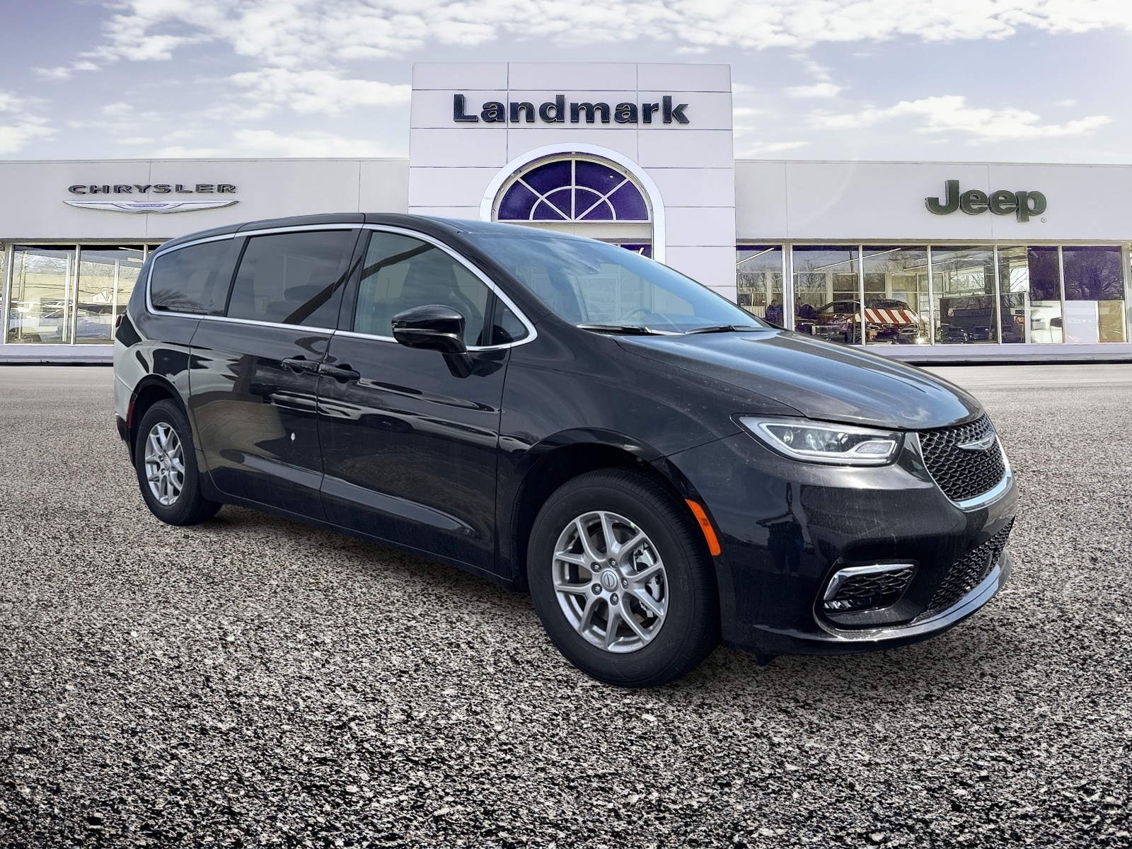 2026 Chrysler Pacifica Select's photo