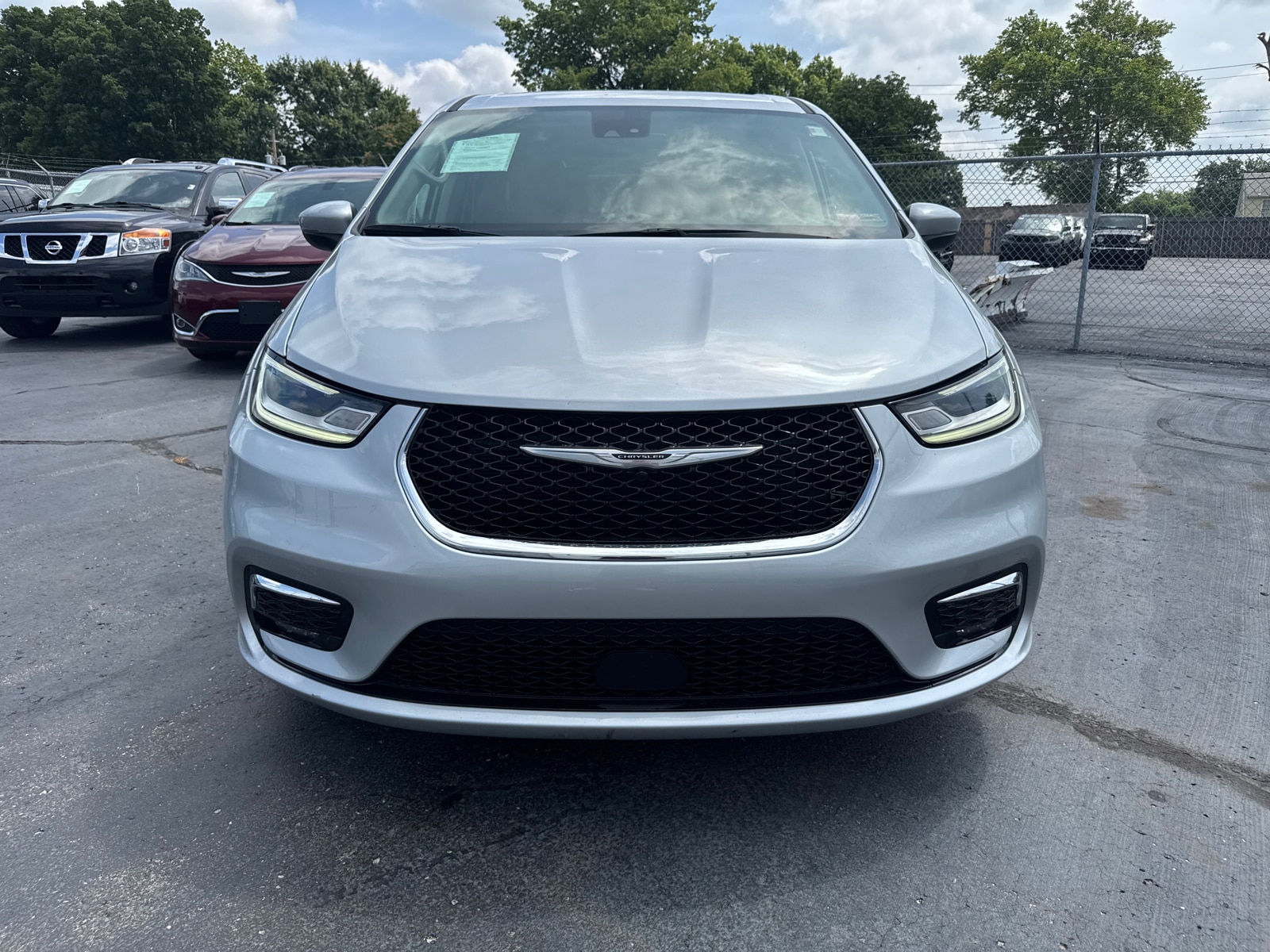 Used 2023 Chrysler Pacifica Touring L with VIN 2C4RC1BG8PR571654 for sale in Kansas City