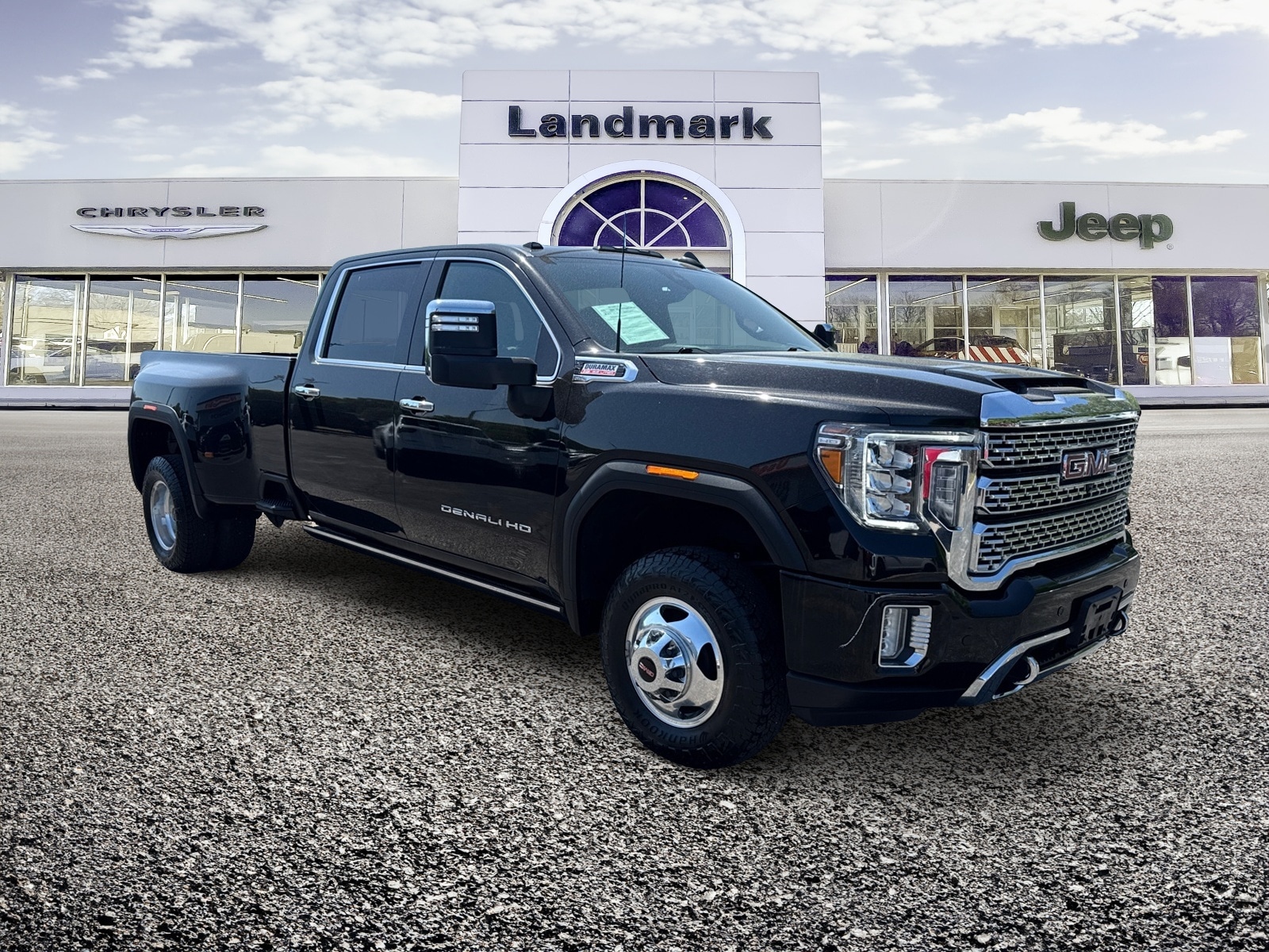 2022 GMC Sierra 4WD Crew Cab Long Box DRW Denali's photo
