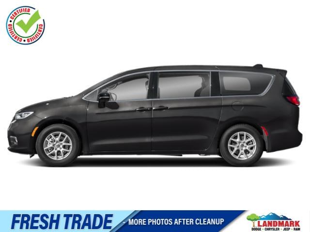 2025 Chrysler Pacifica Select's photo
