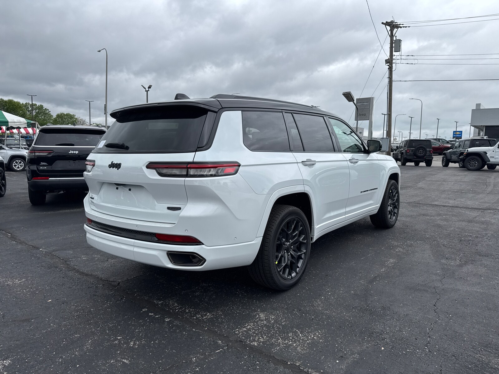 2025 Jeep Grand Cherokee L Summit photo 4