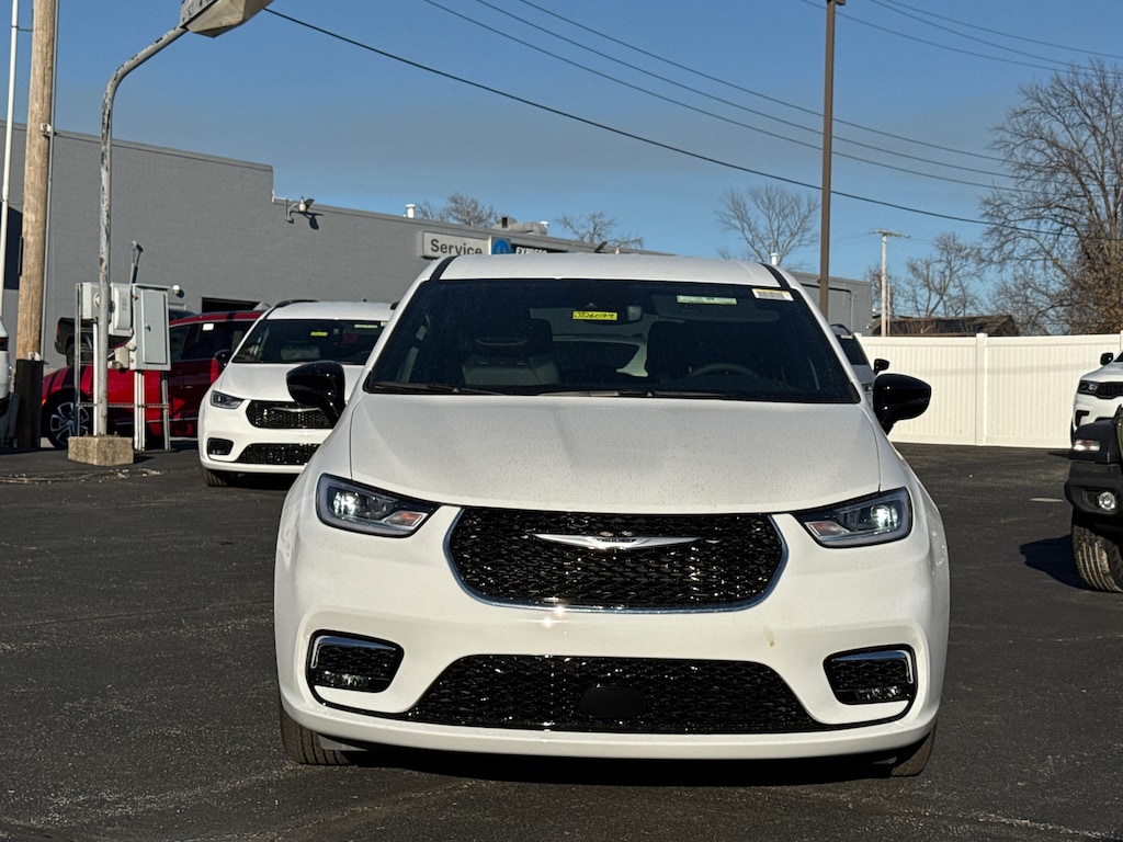 New 2026 Chrysler Pacifica SELECT Passenger Van