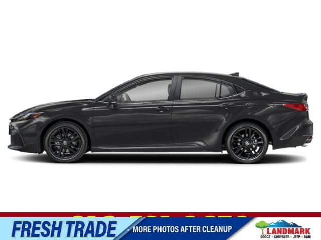 2025 Toyota Camry SE's photo