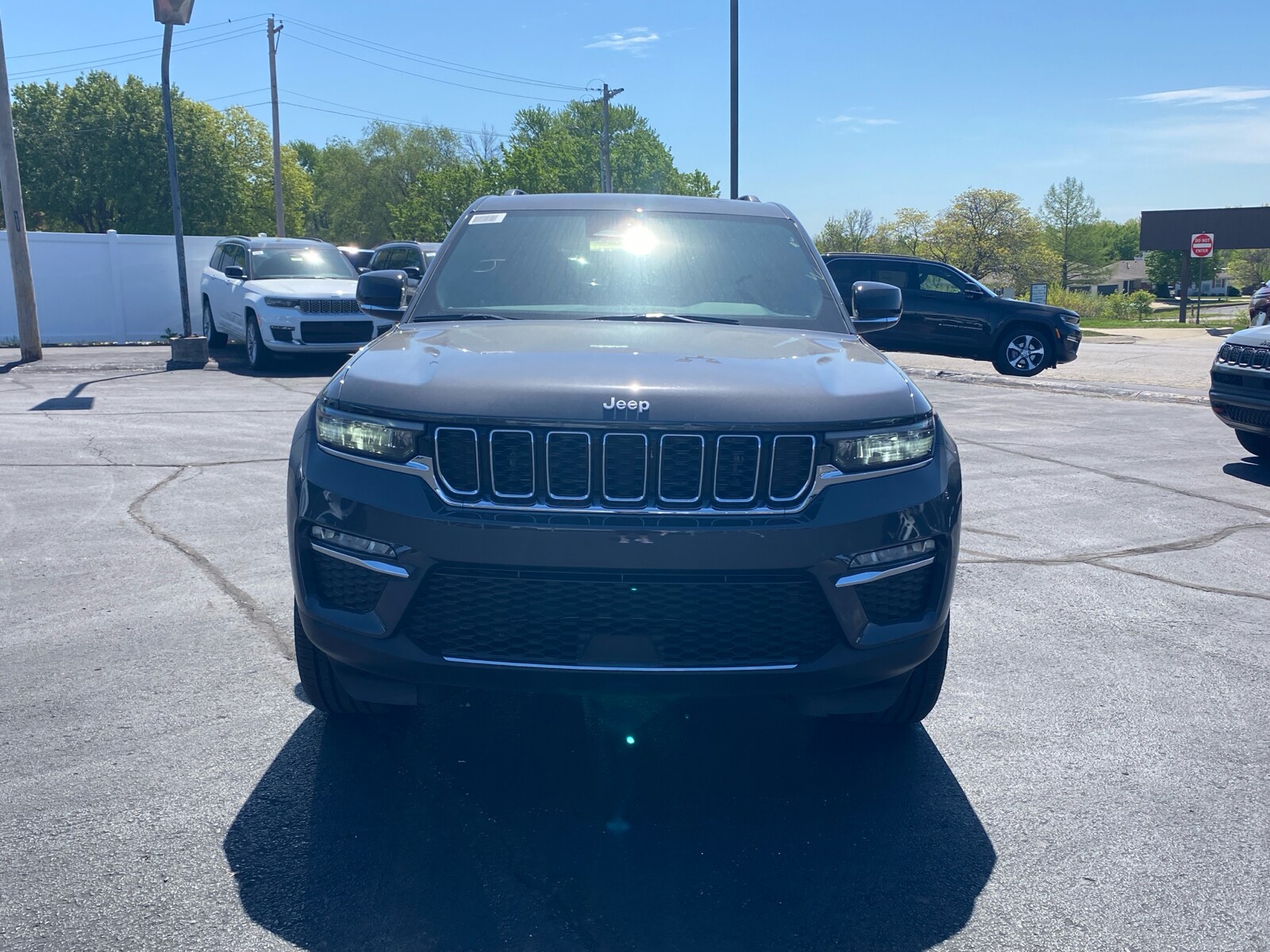 2024 Jeep Grand Cherokee Limited photo 2