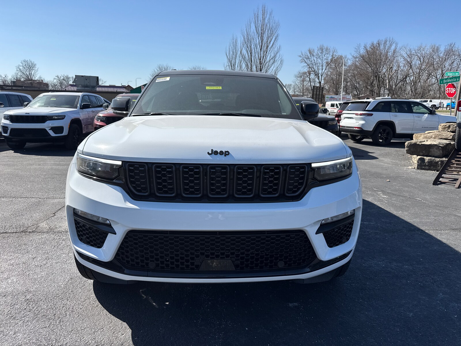 2025 Jeep Grand Cherokee Summit photo 2