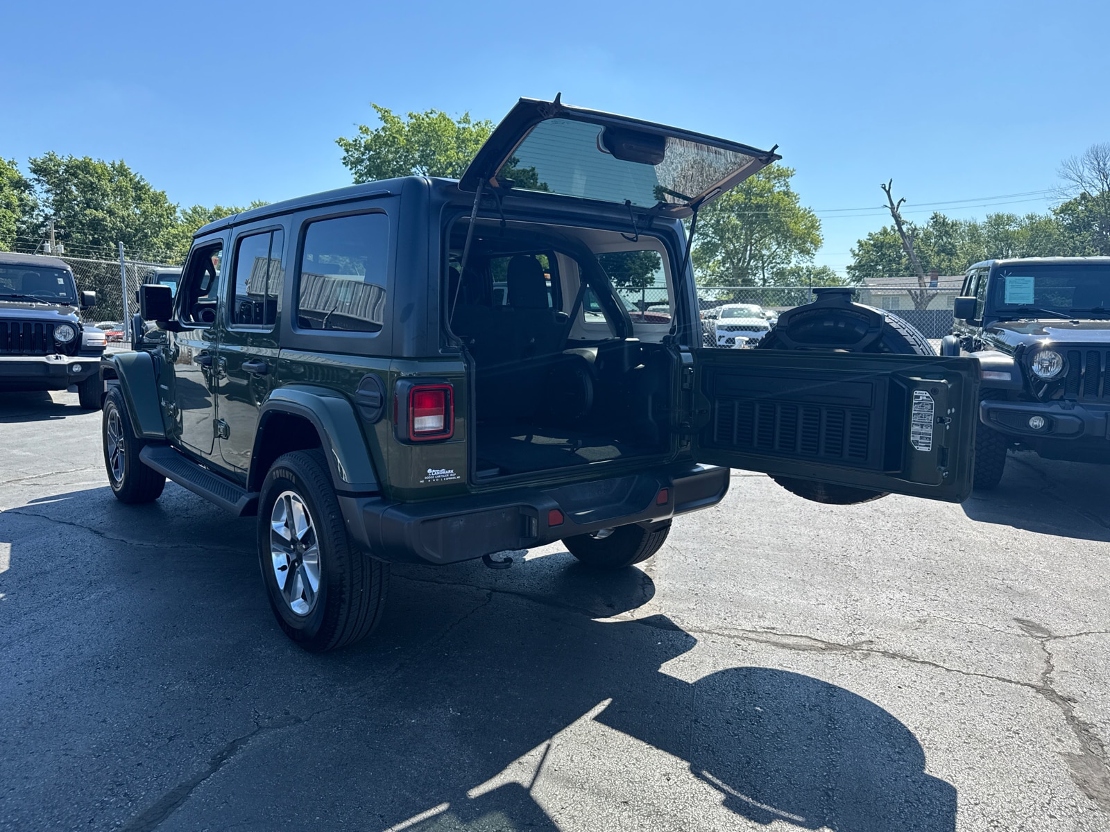 2023 Jeep Wrangler 4-Door Sahara - Photo 17