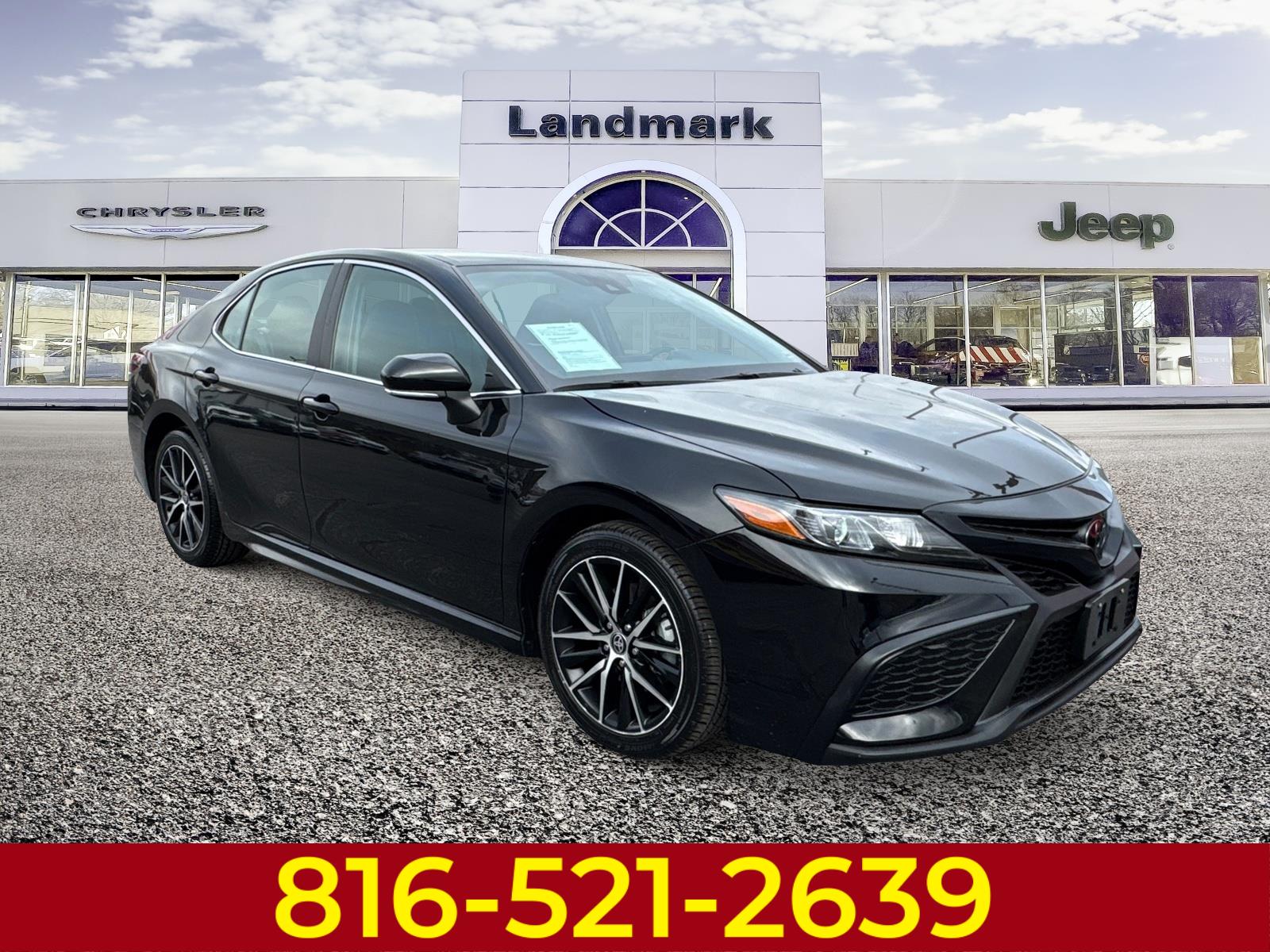 2024 Toyota Camry SE's photo