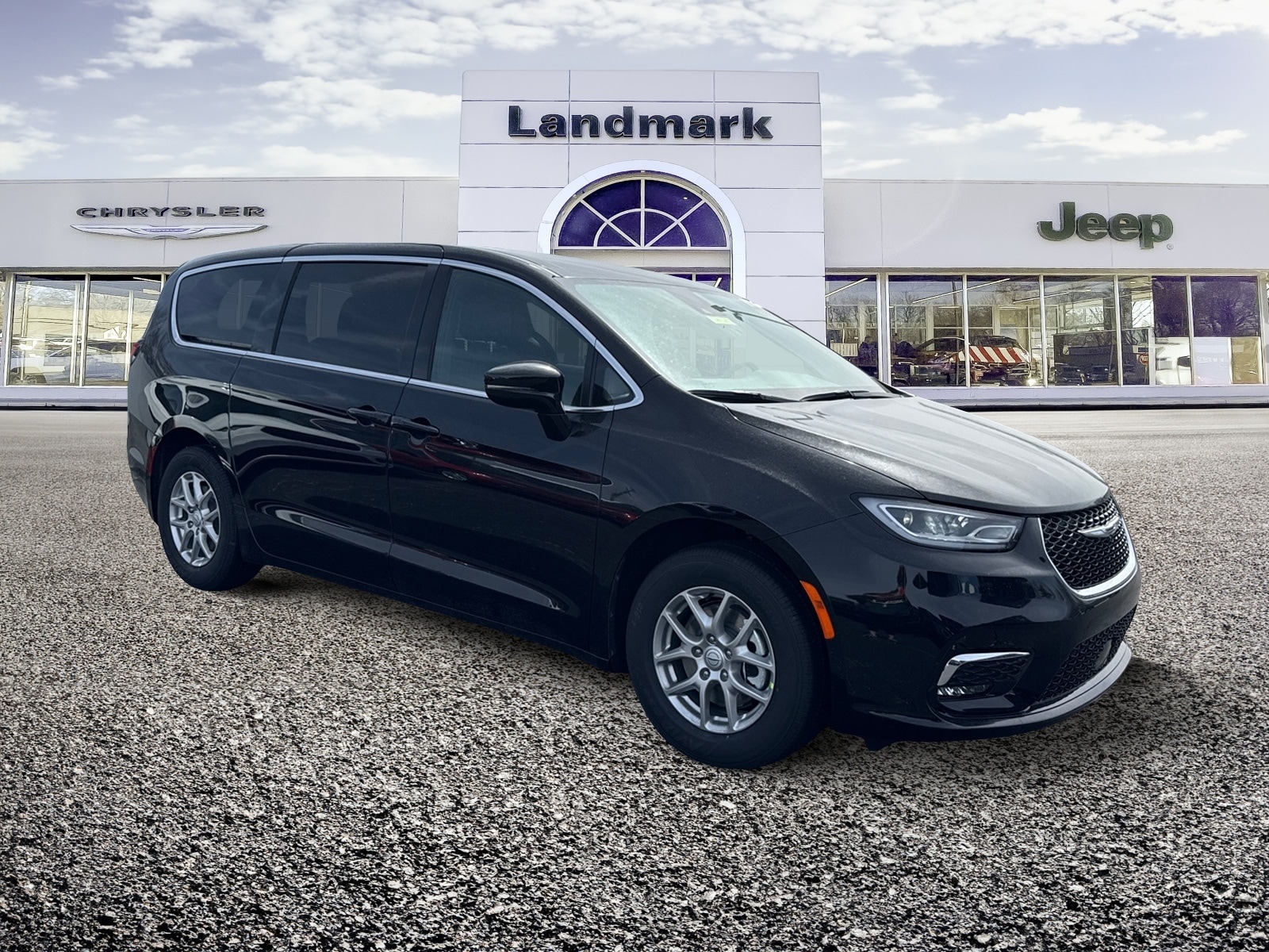 2026 Chrysler Pacifica Select's photo