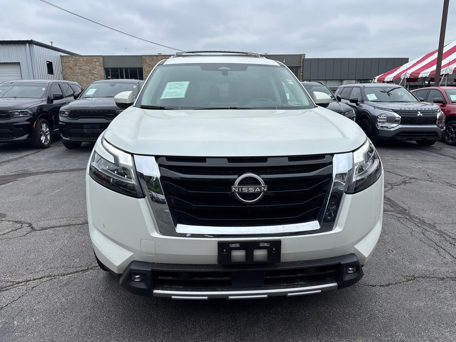 Used 2022 Nissan Pathfinder Platinum with VIN 5N1DR3DK0NC270481 for sale in Kansas City