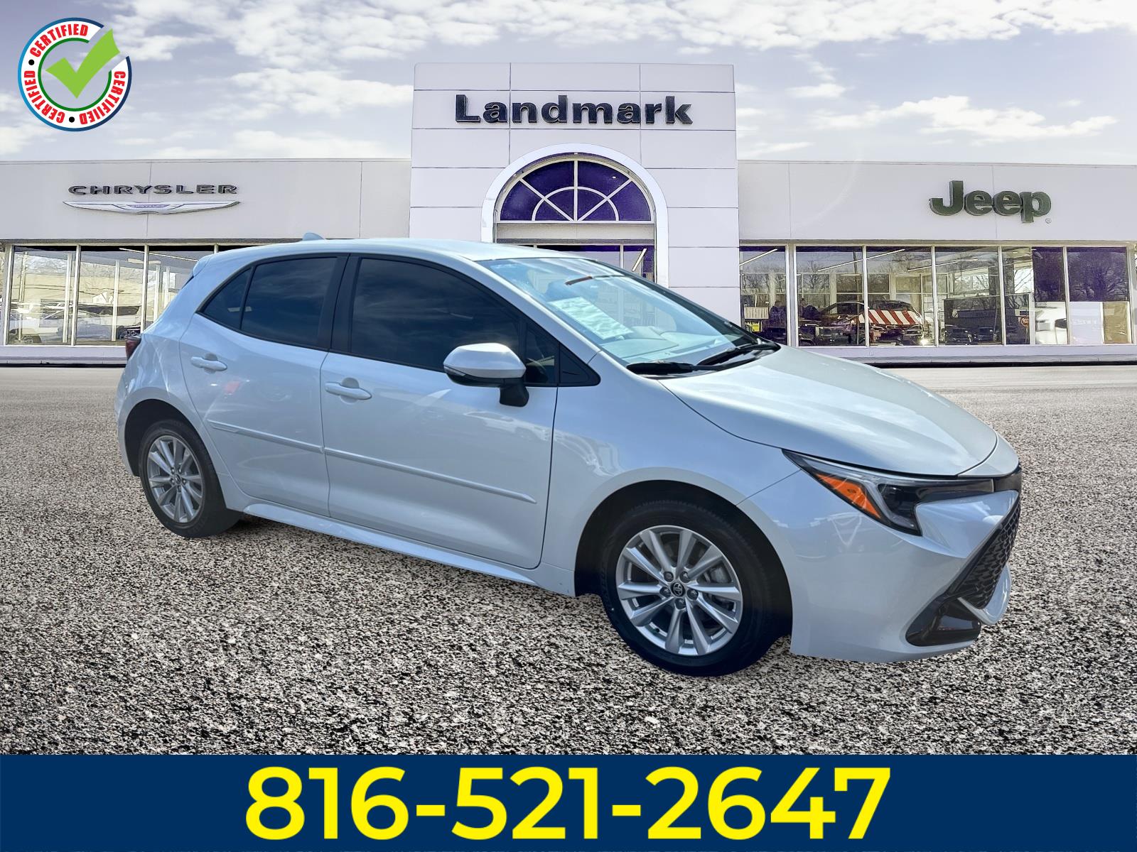 2024 Toyota Corolla Hatchback SE's photo