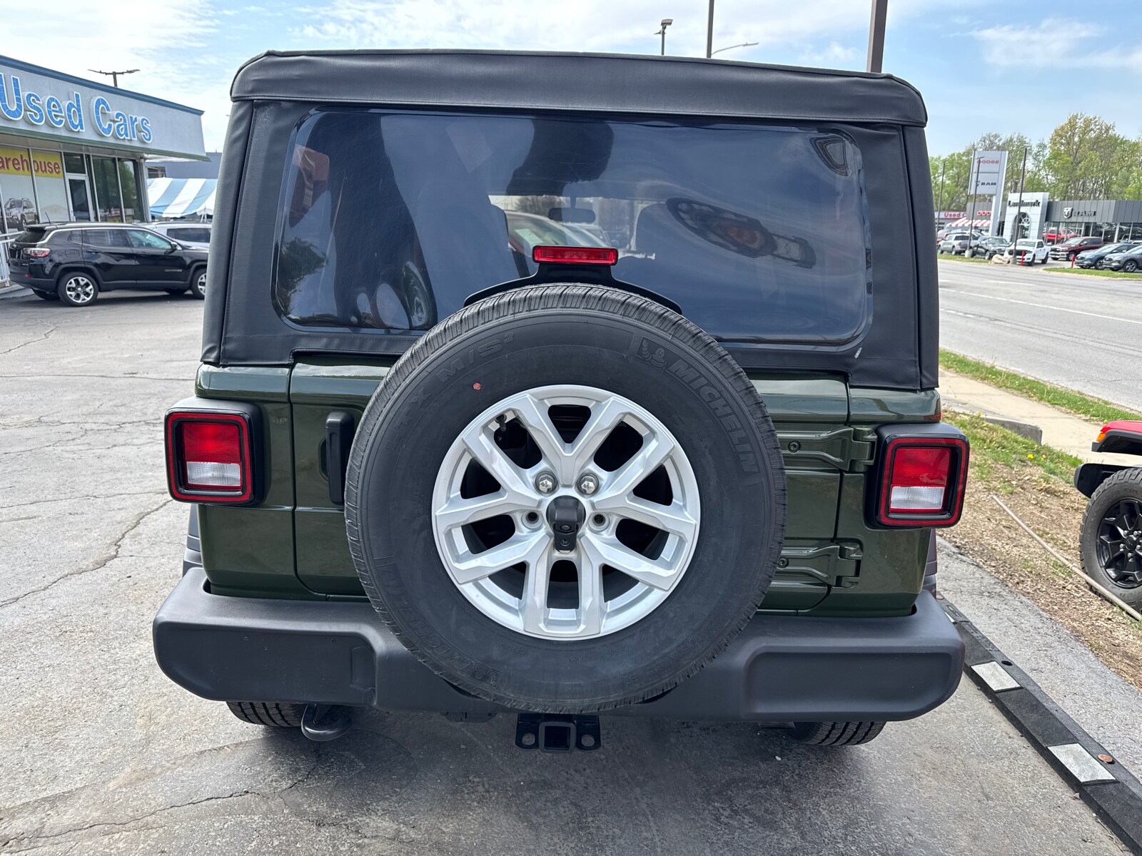 2023 Jeep Wrangler Sport S photo 4