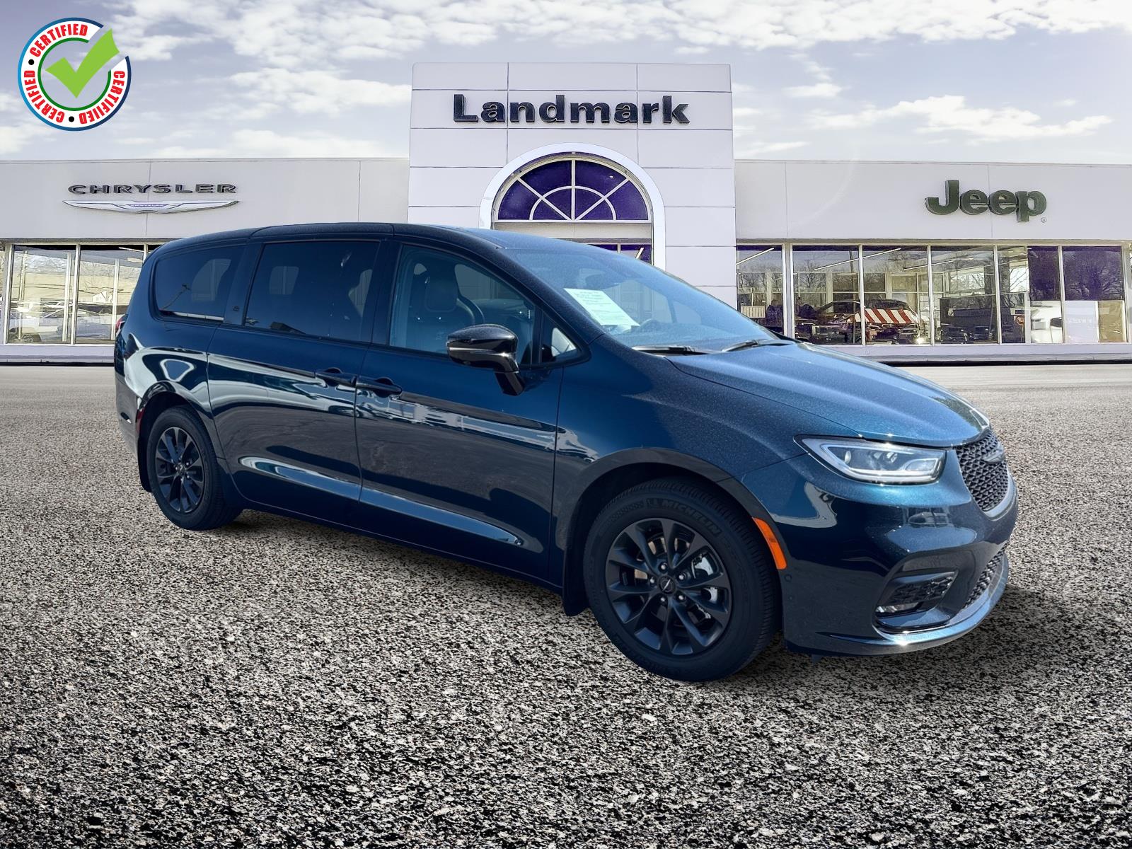 2024 Chrysler Pacifica Hybrid Select S-Appearance PHEV's photo
