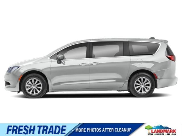 2021 Chrysler Voyager LXI's photo