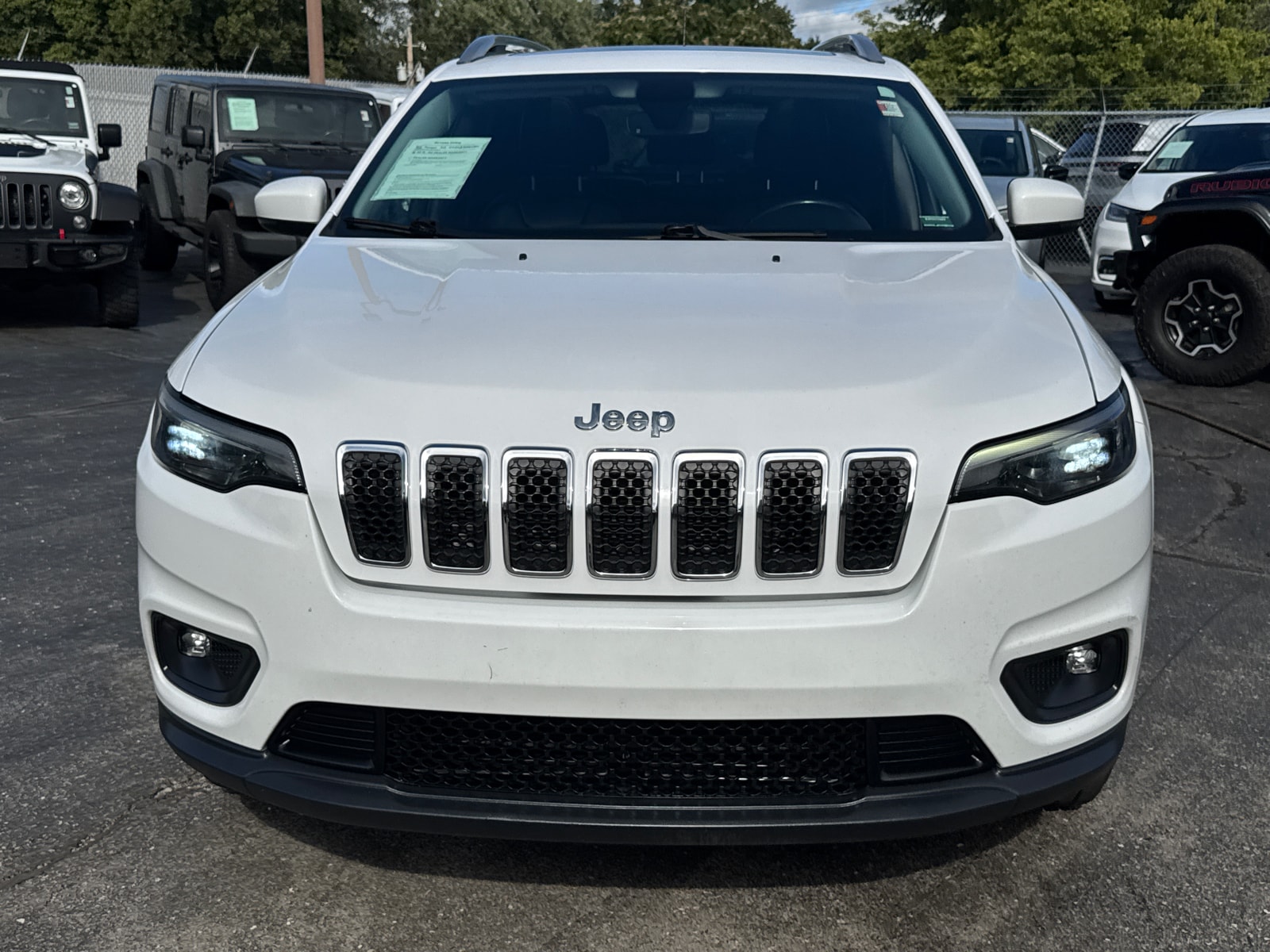 Used 2019 Jeep Cherokee Latitude Plus with VIN 1C4PJMLB7KD211806 for sale in Independence, MO