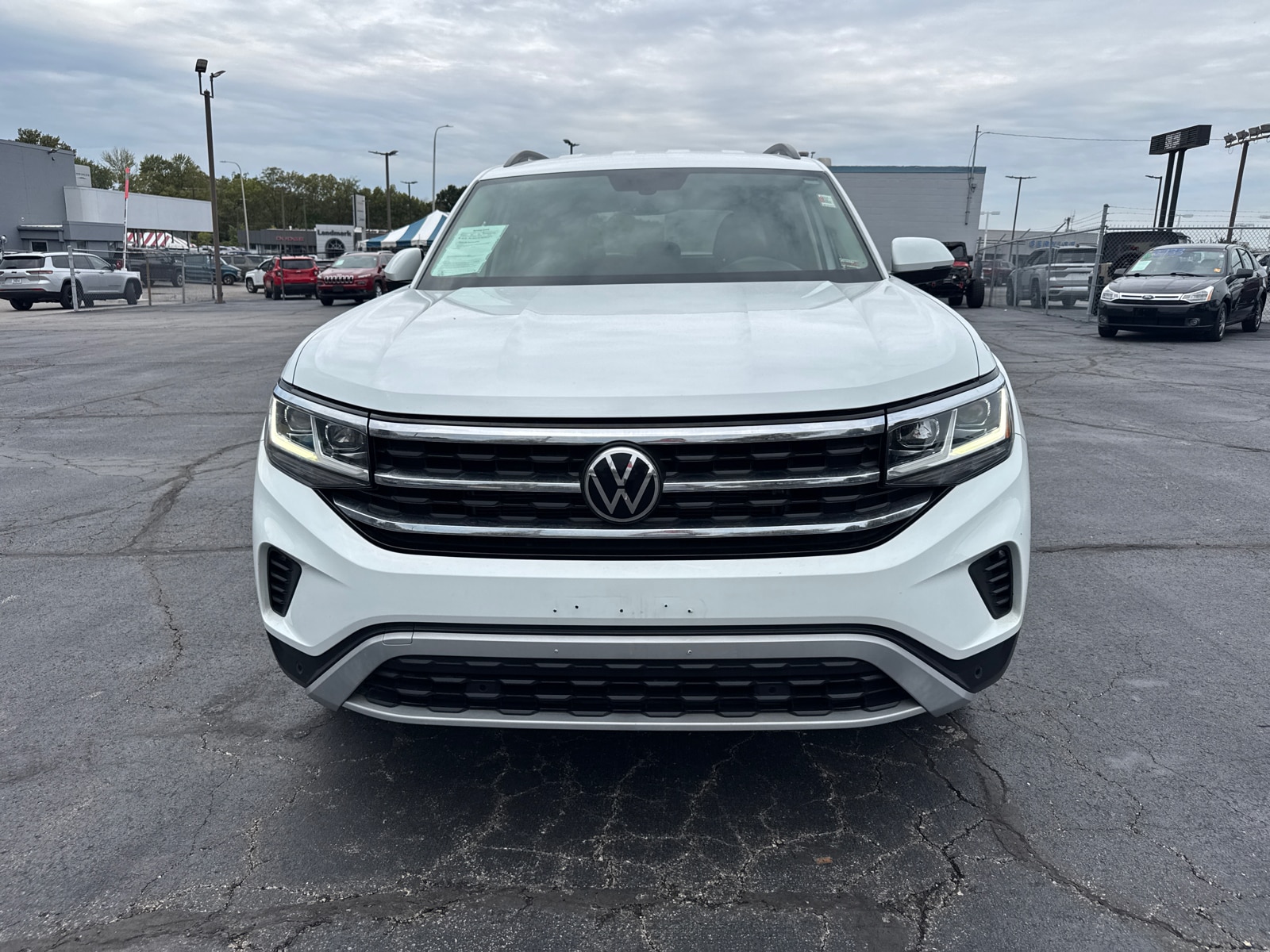 Used 2021 Volkswagen Atlas SE w/Tech with VIN 1V2WR2CA9MC571067 for sale in Kansas City