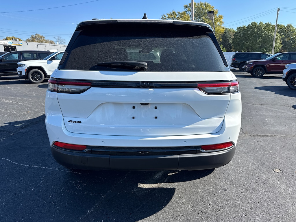 New 2025 Jeep Grand Cherokee ALTITUDE 4X4 Sport Utility
