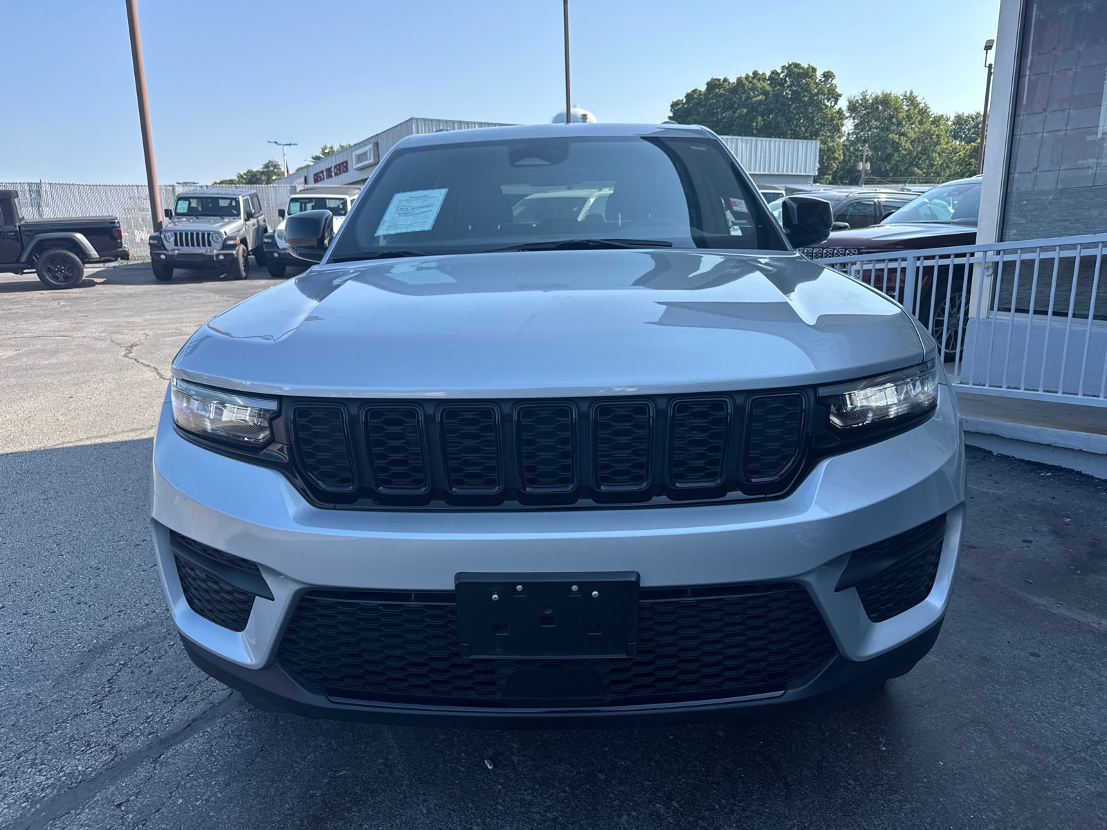 Used 2025 Jeep Grand Cherokee Altitude with VIN 1C4RJHAG7S8699274 for sale in Kansas City
