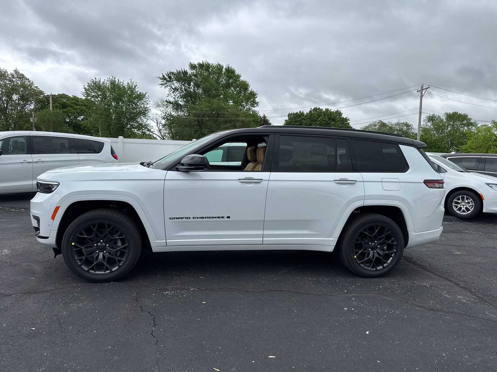 2025 Jeep Grand Cherokee L Summit photo 2