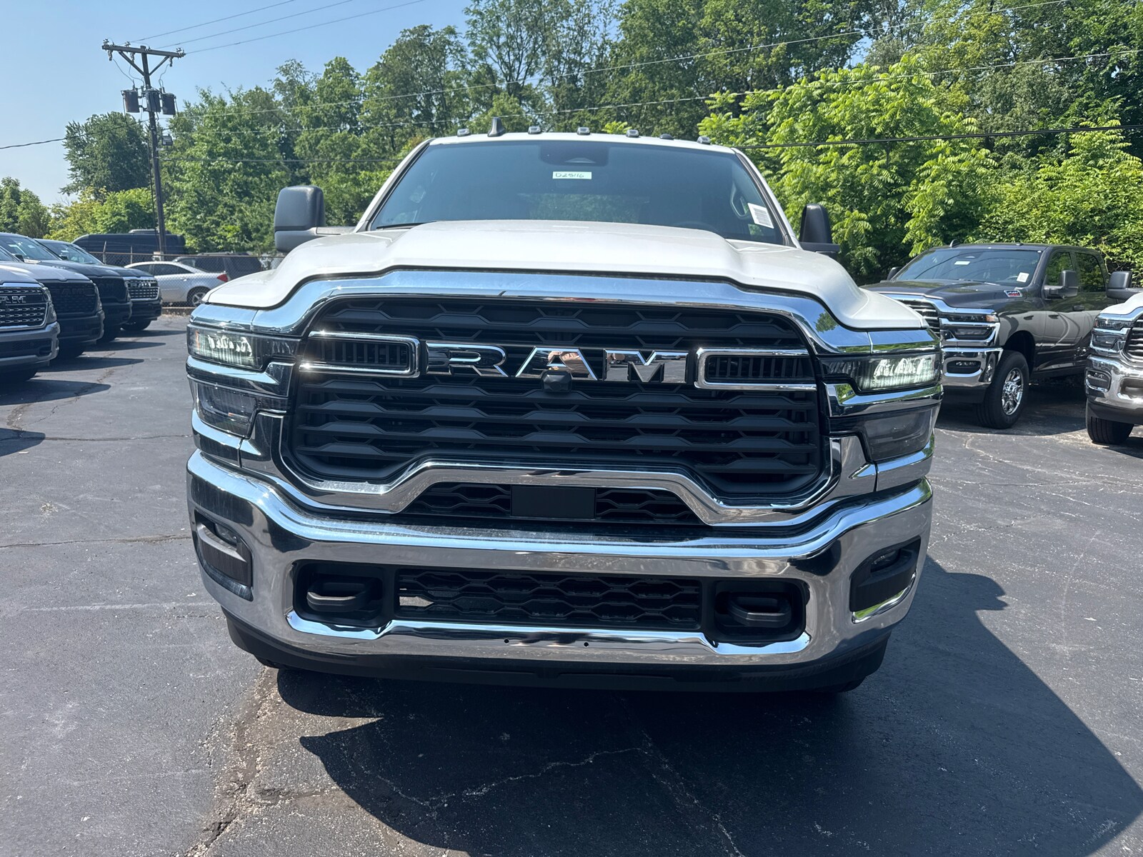 2025 Ram 2500 Tradesman photo 2