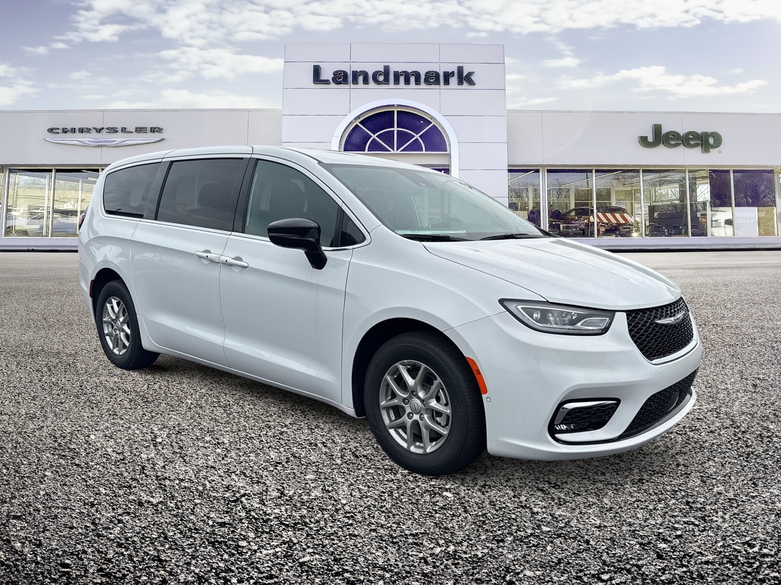 2026 Chrysler Pacifica Select's photo
