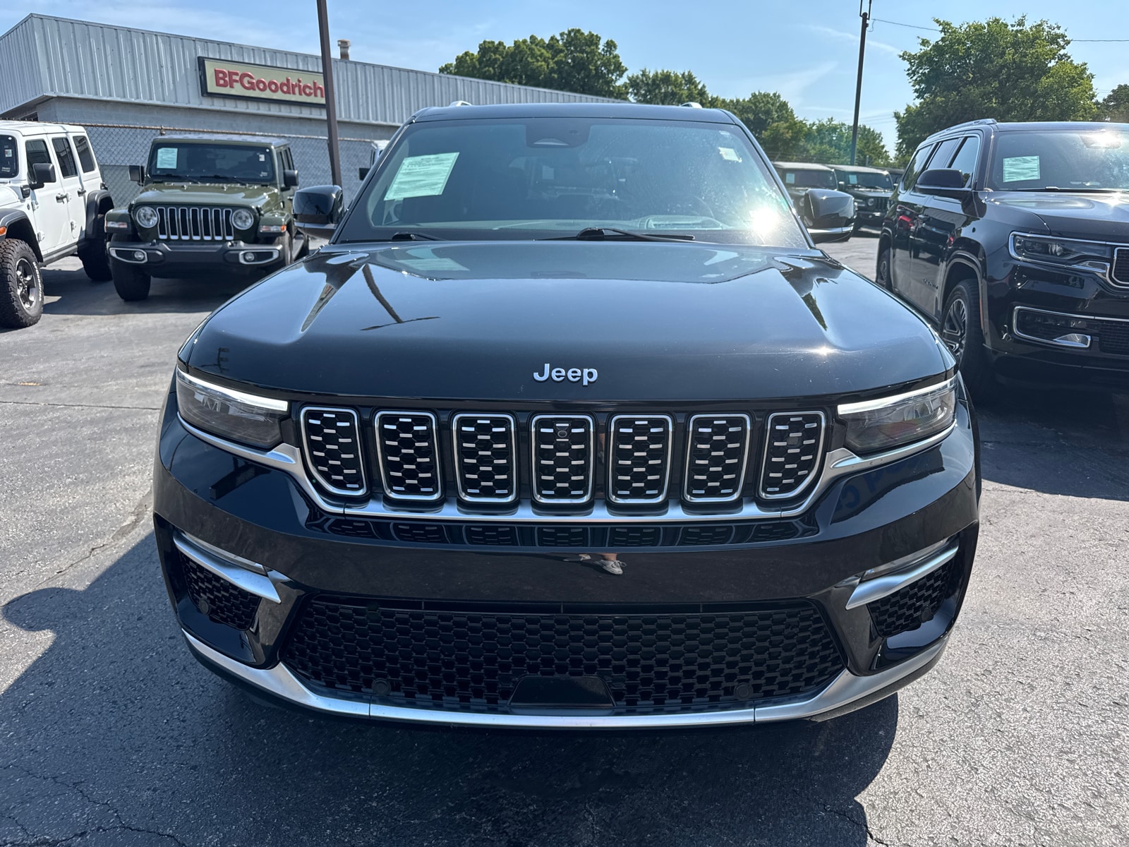 Used 2023 Jeep Grand Cherokee Summit with VIN 1C4RJHEG0PC576429 for sale in Kansas City