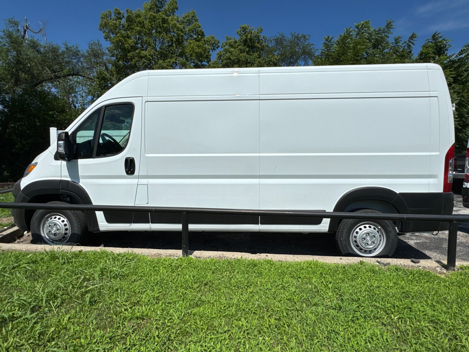 2025 Ram ProMaster 2500 photo 3