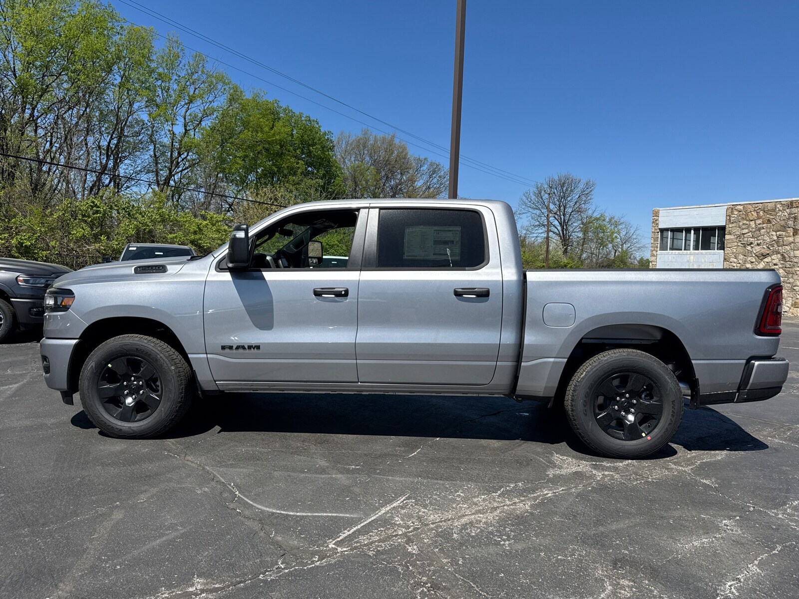 2025 Ram 1500 Tradesman photo 3