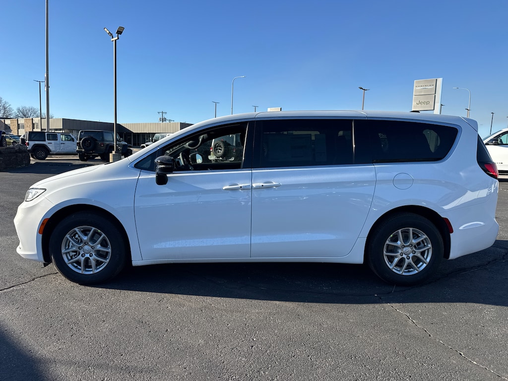 New 2026 Chrysler Pacifica SELECT Passenger Van