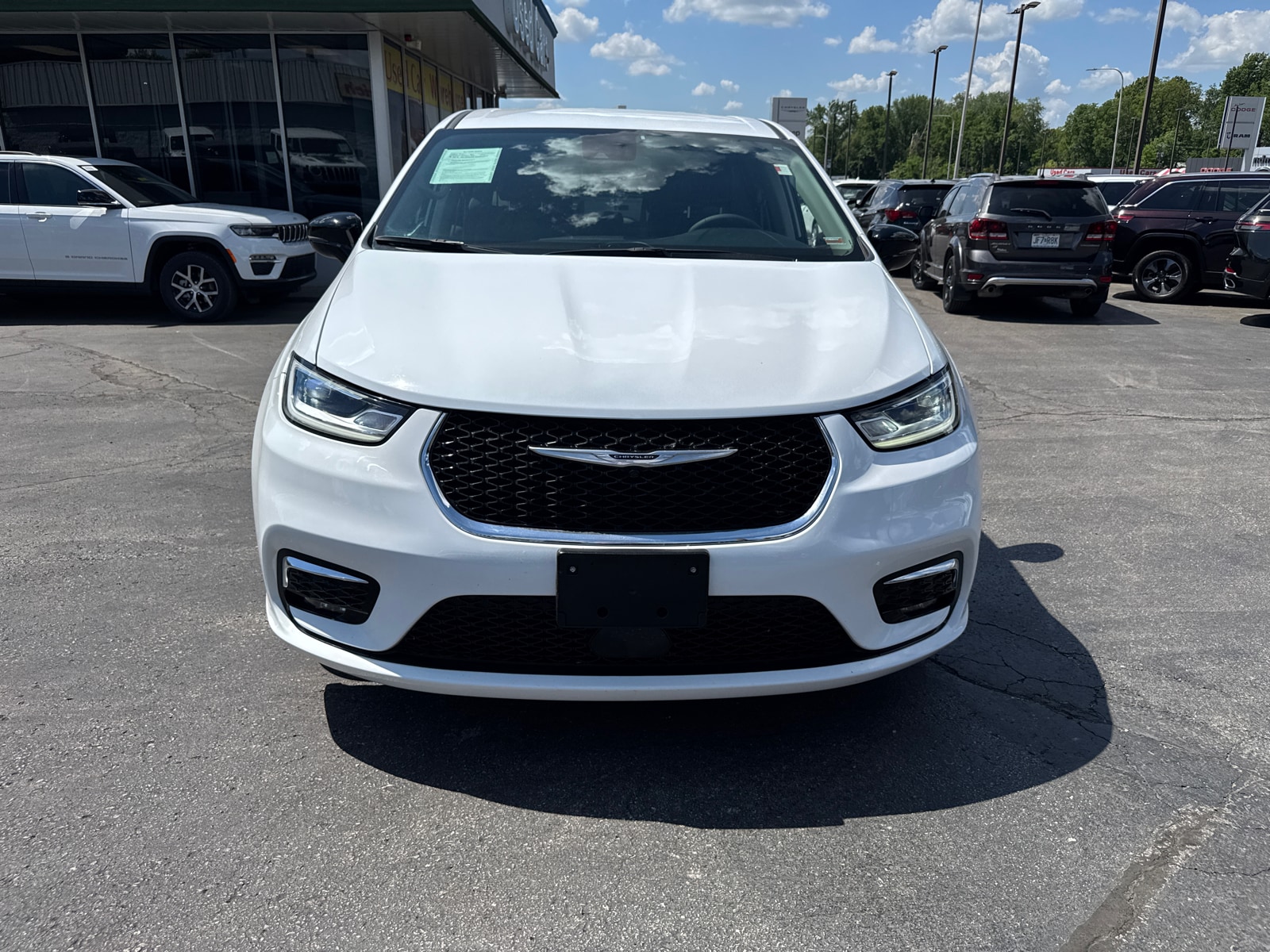 Used 2024 Chrysler Pacifica PHEV Select with VIN 2C4RC1S7XRR118350 for sale in Kansas City