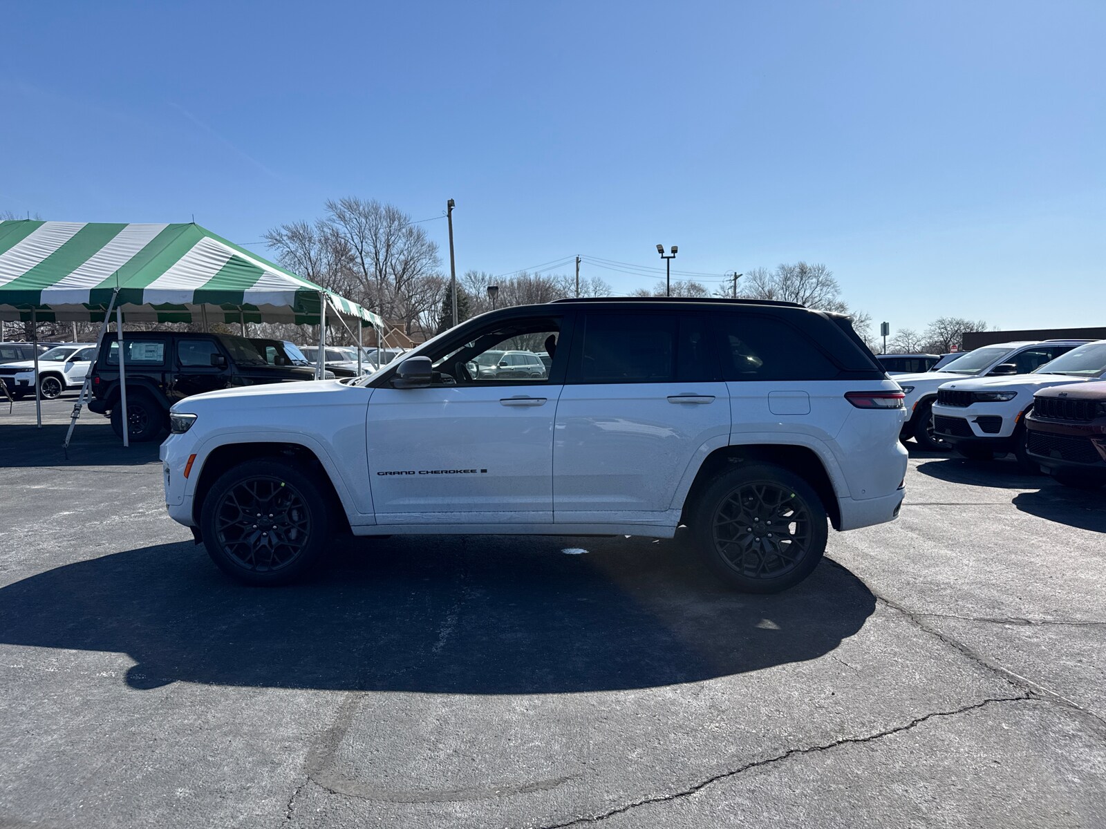 2025 Jeep Grand Cherokee Summit photo 3