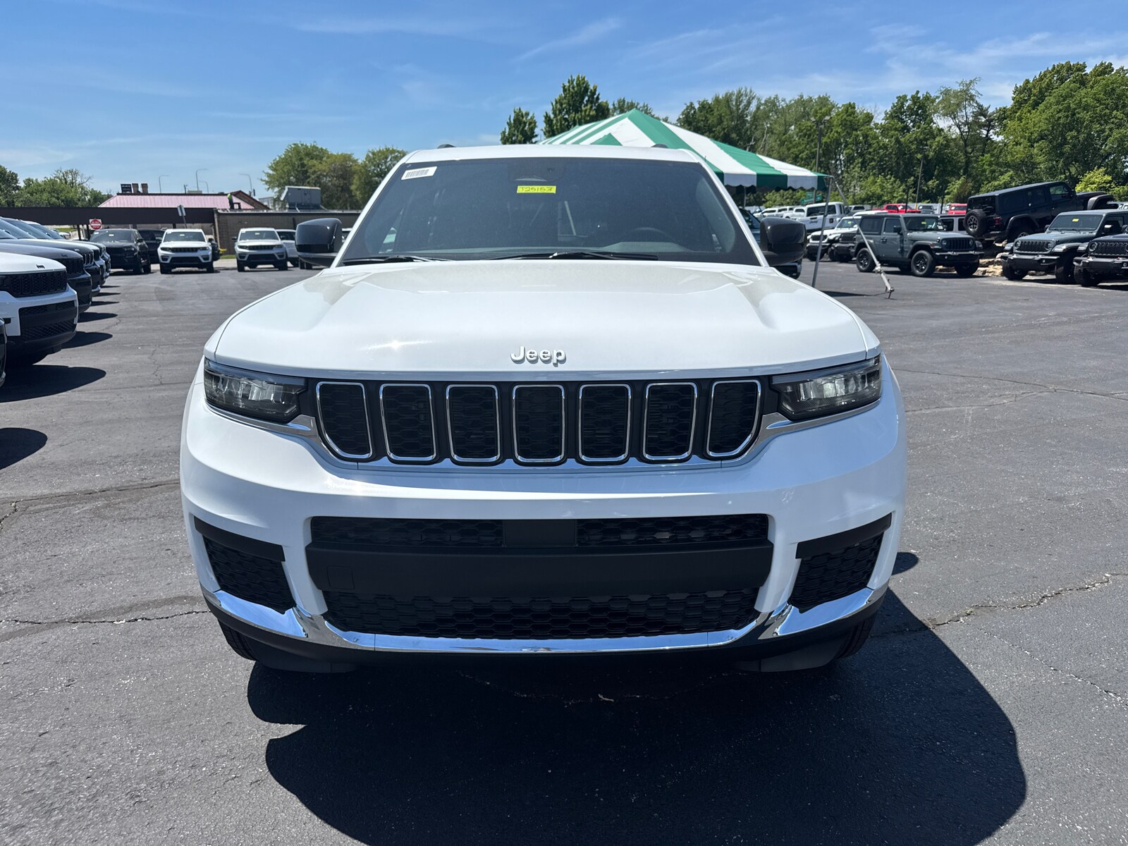 2025 Jeep Grand Cherokee Laredo X photo 2