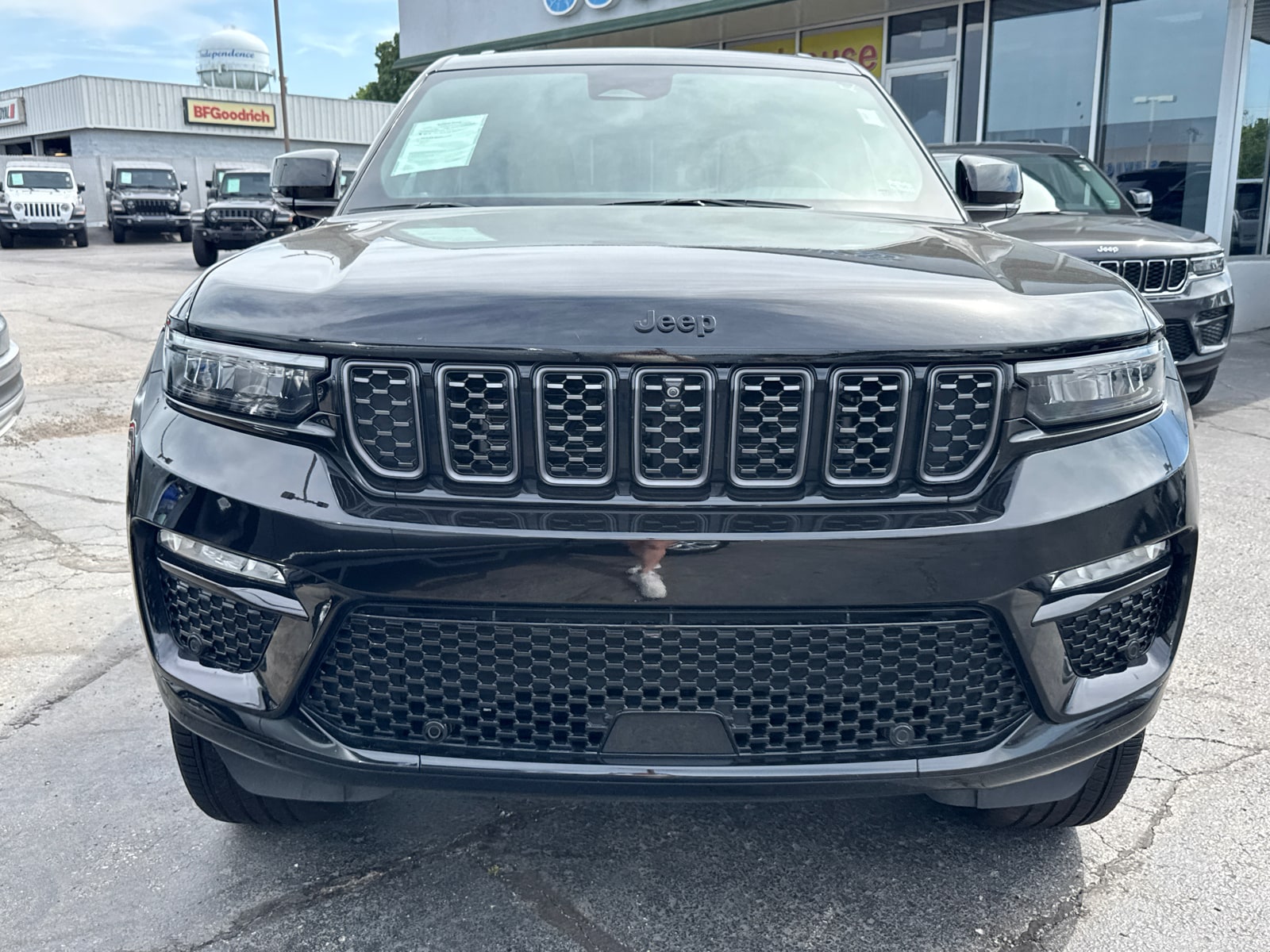 Used 2024 Jeep Grand Cherokee Summit Reserve with VIN 1C4RJHEGXR8598038 for sale in Kansas City