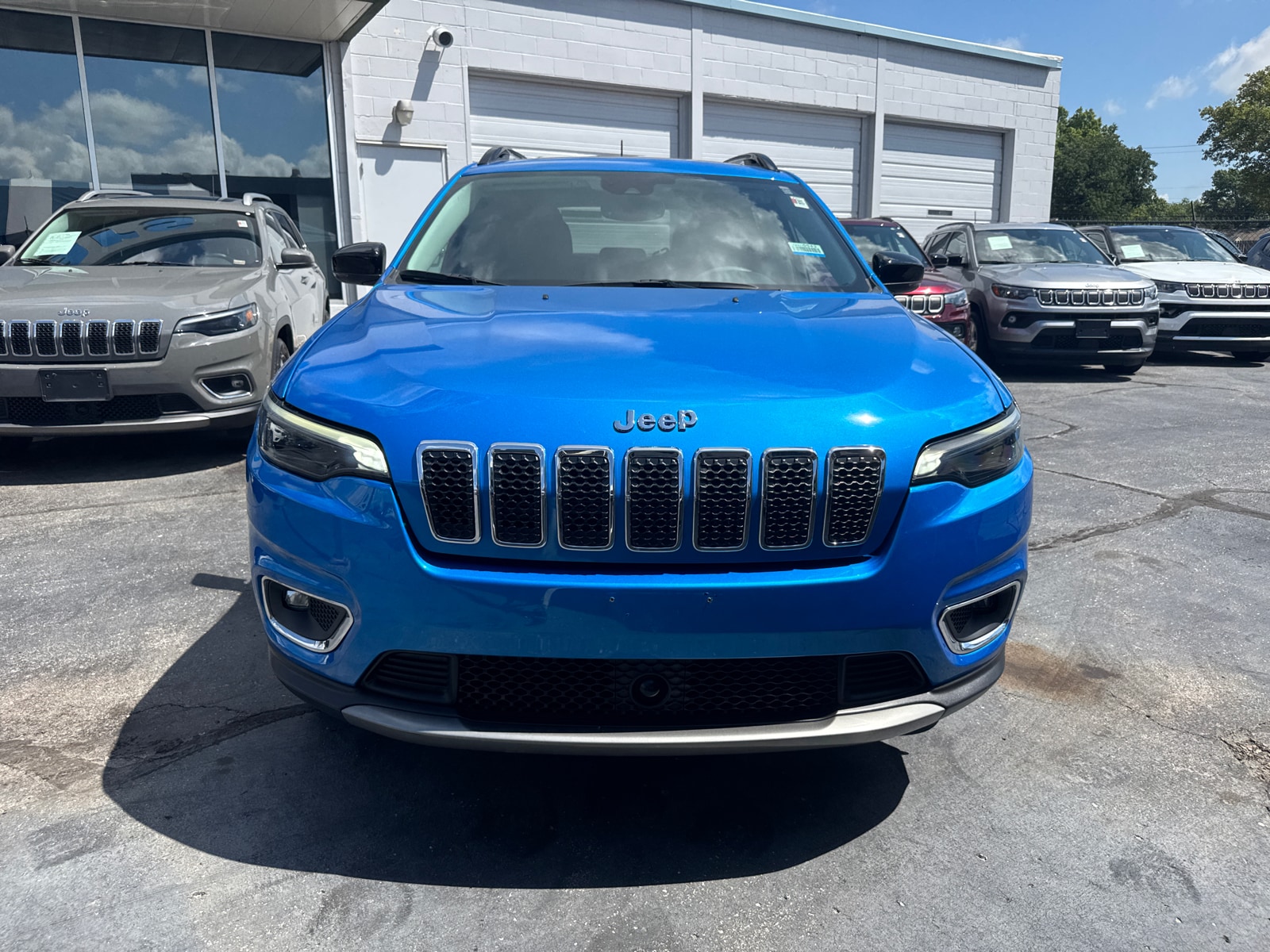 Used 2022 Jeep Cherokee Limited with VIN 1C4PJMDX8ND514754 for sale in Kansas City