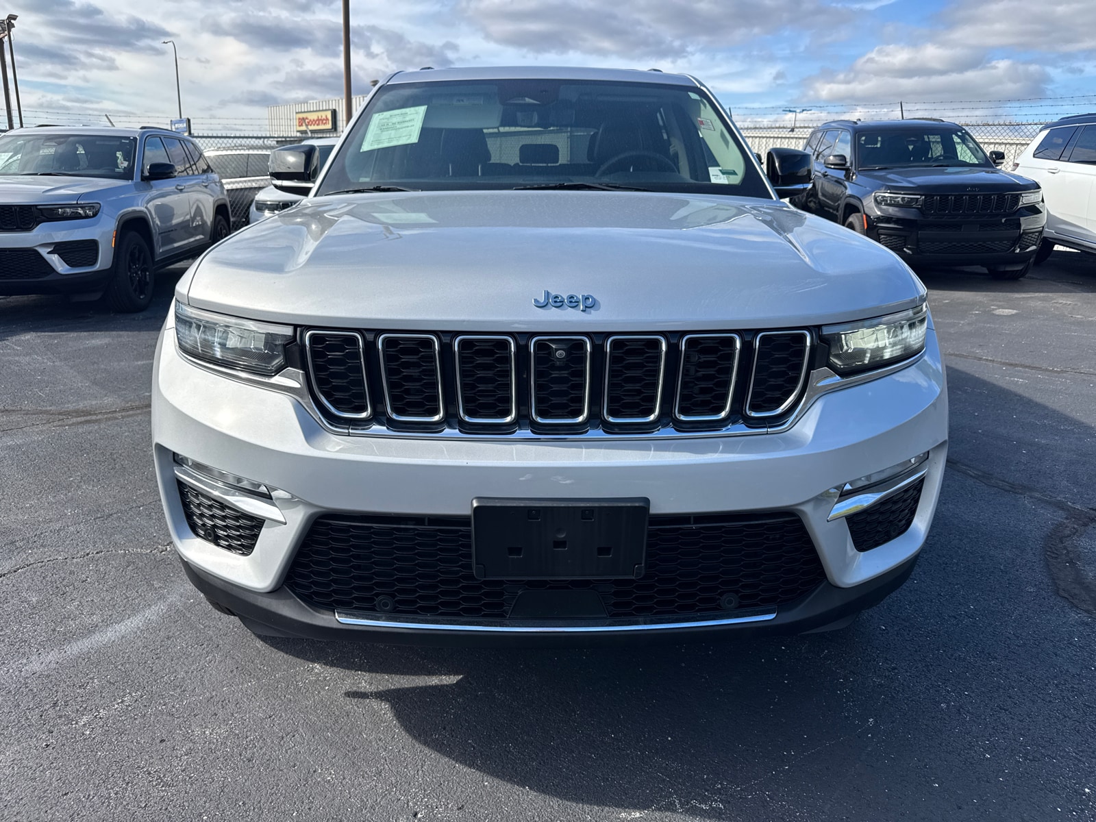 Used 2022 Jeep Grand Cherokee 4xe with VIN 1C4RJYB64N8747193 for sale in Kansas City