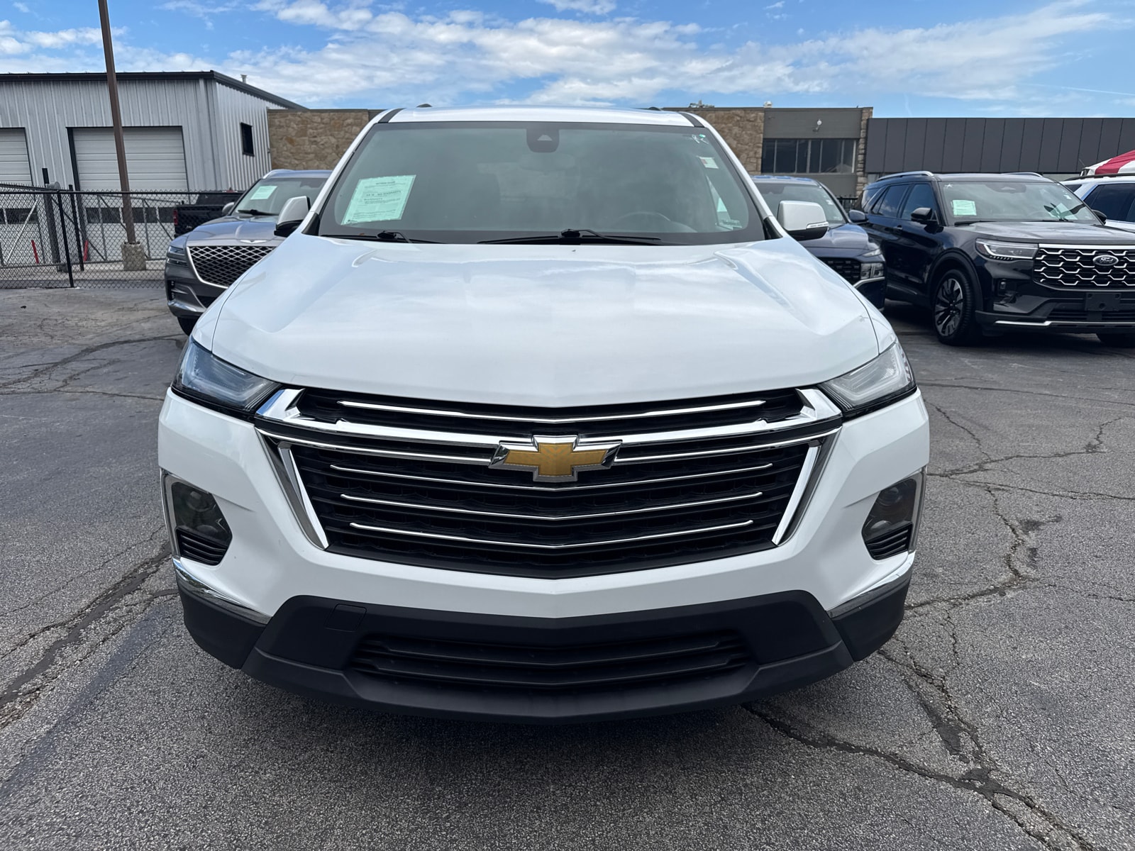 Used 2022 Chevrolet Traverse 1LT with VIN 1GNEVGKW1NJ192605 for sale in Kansas City