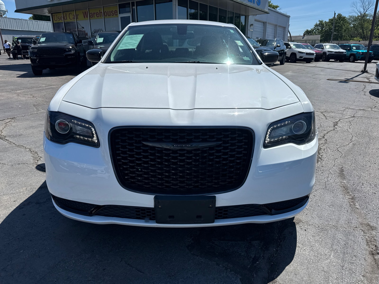 Used 2022 Chrysler 300 Touring with VIN 2C3CCAAG2NH107581 for sale in Kansas City