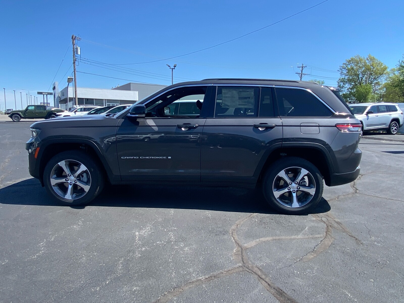 2024 Jeep Grand Cherokee Limited photo 3