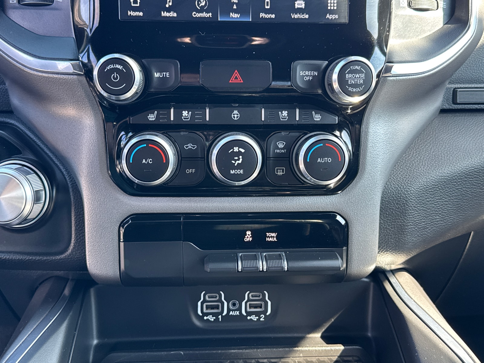 2024 RAM Ram 1500 Pickup Laramie - Photo 14