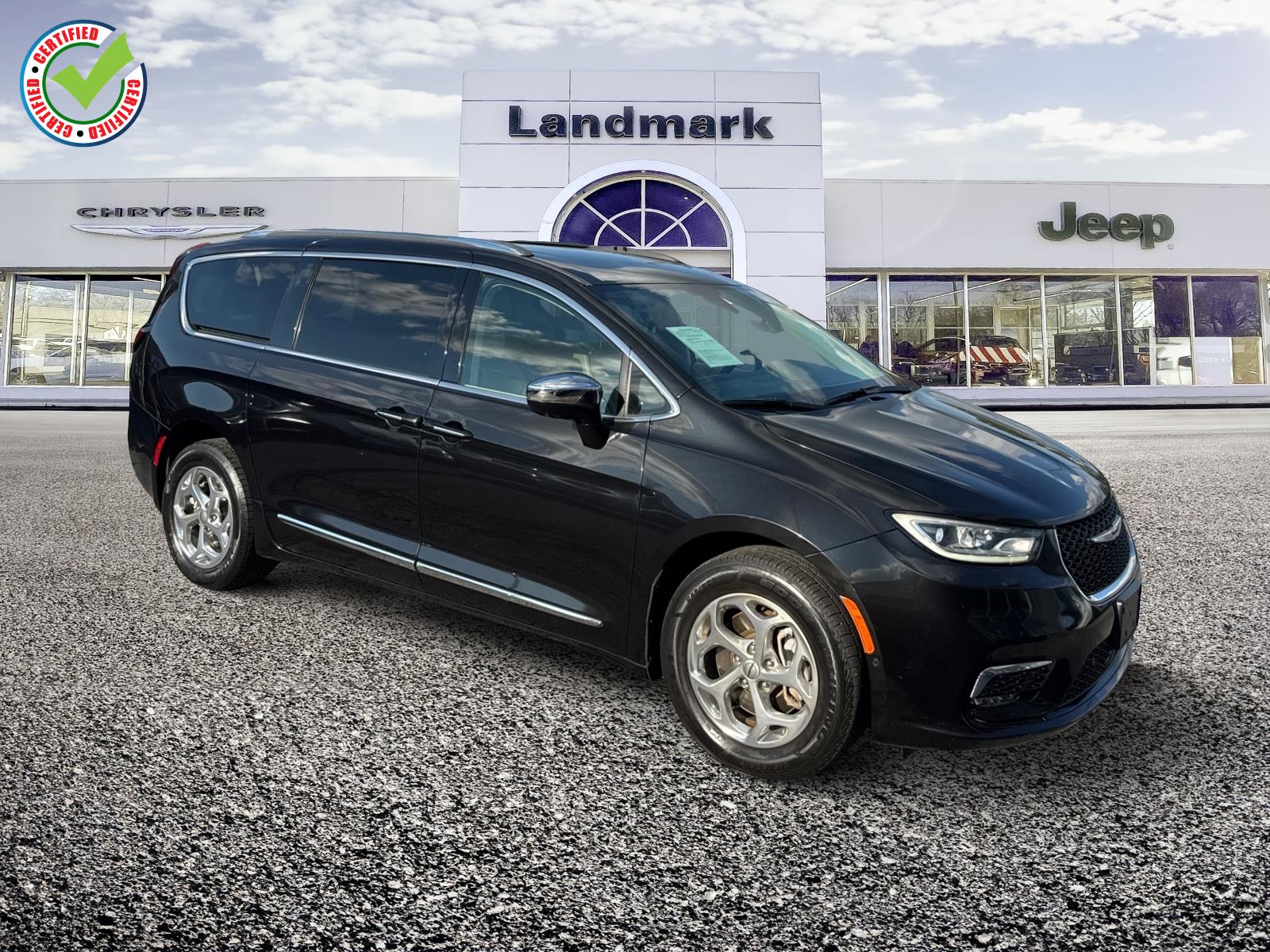 2021 Chrysler Pacifica Limited's photo