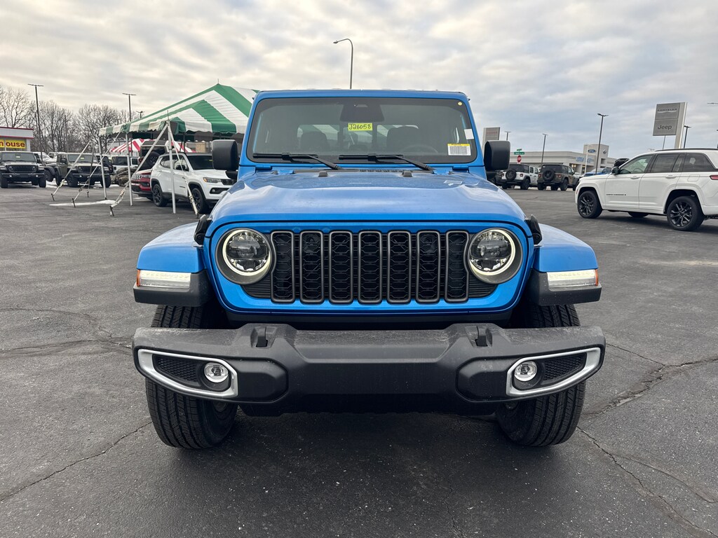 New 2026 Jeep Gladiator SAHARA 4X4 Pickup