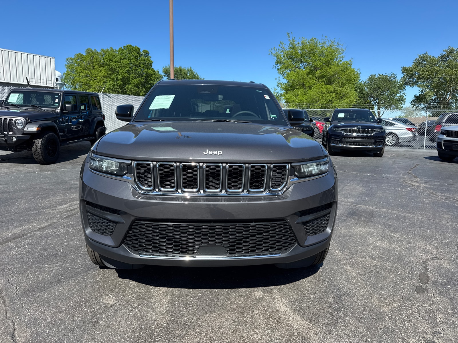 Used 2024 Jeep Grand Cherokee Laredo with VIN 1C4RJHAG9RC258916 for sale in Kansas City