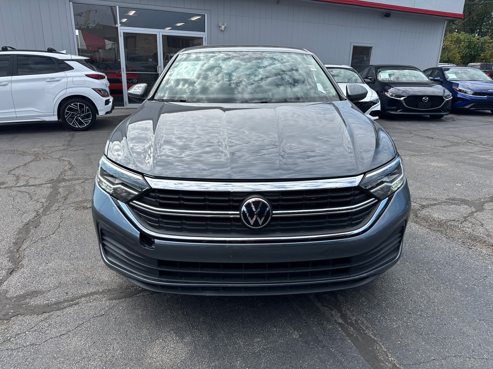 Used 2024 Volkswagen Jetta SE with VIN 3VWEM7BU1RM045619 for sale in Kansas City