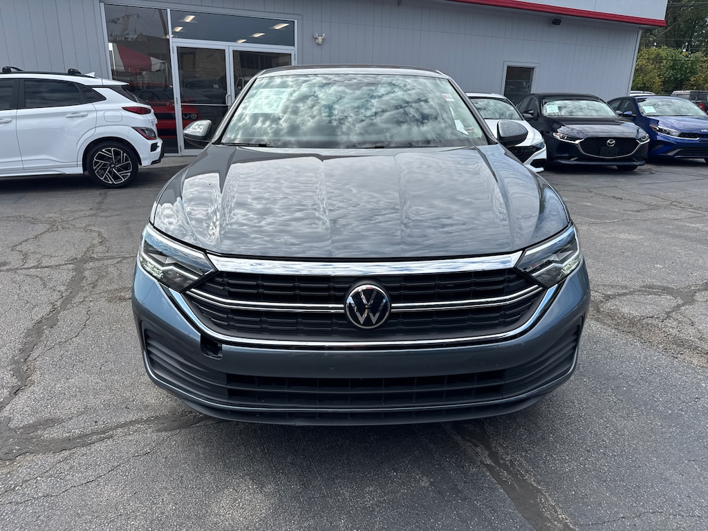 Used 2024 Volkswagen Jetta SE Sedan