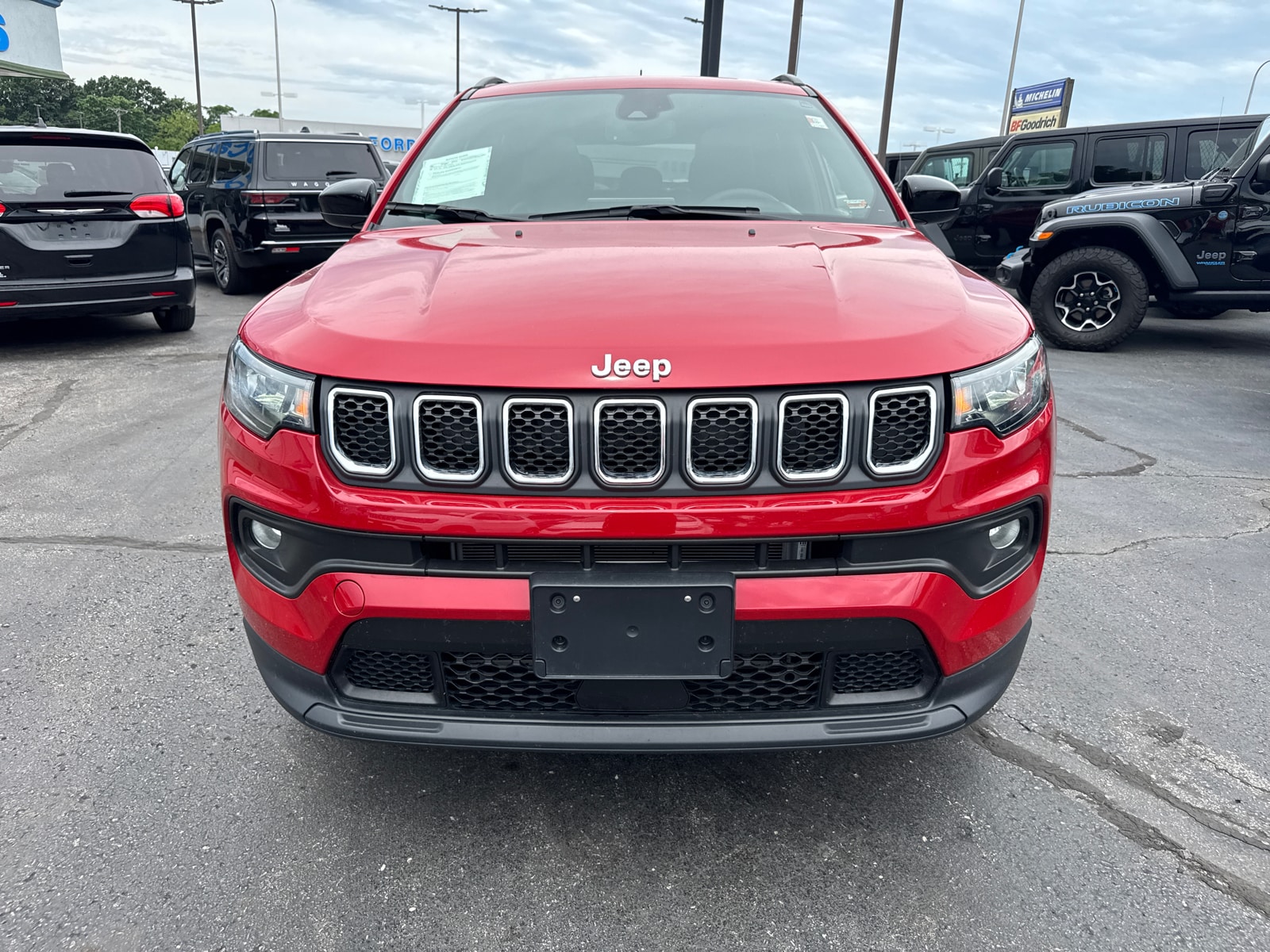 Used 2023 Jeep Compass Latitude Lux with VIN 3C4NJDFN4PT516811 for sale in Kansas City